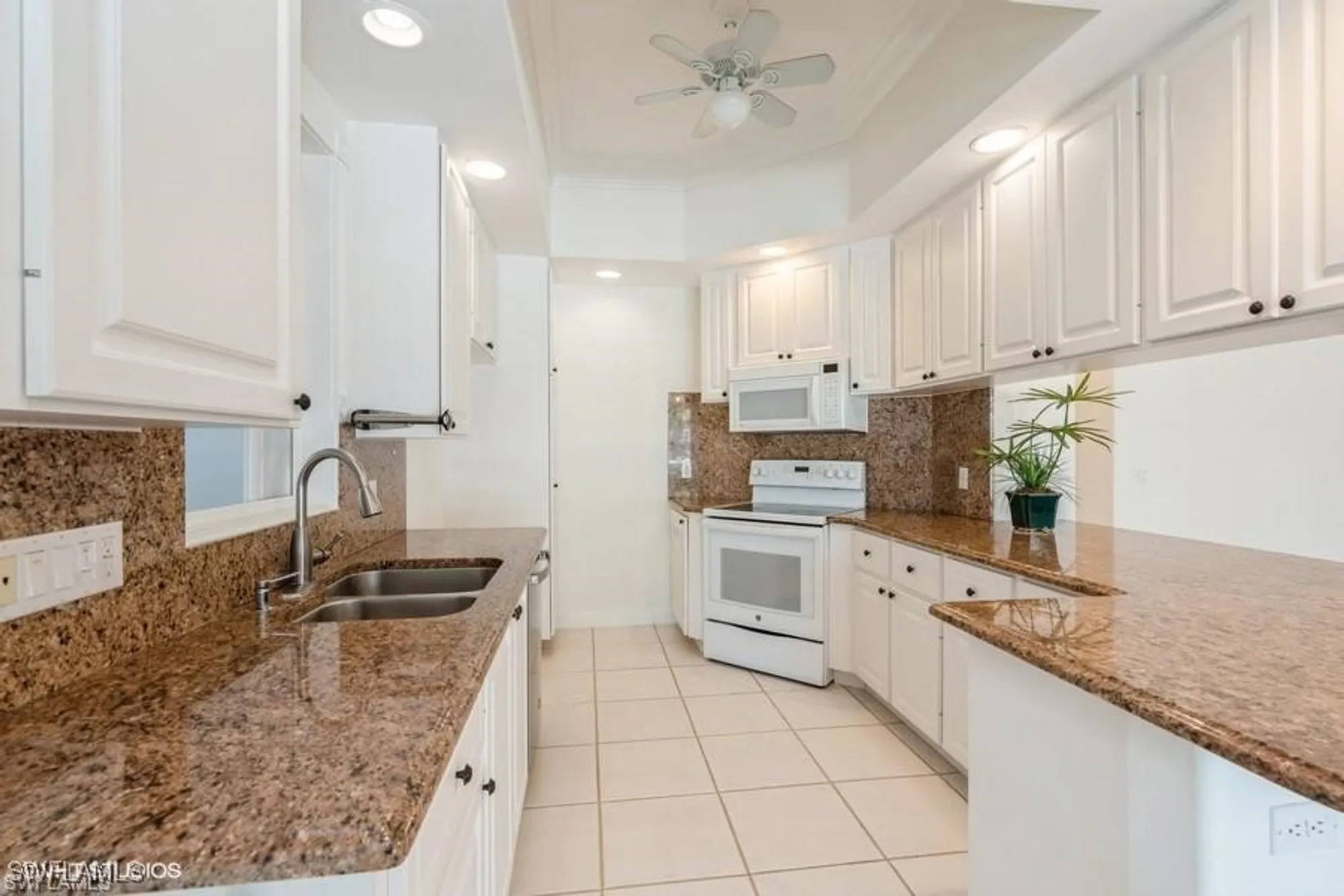 Property Slideshow image 5 of 16 | 4008 upolo ln, Naples, FL, 34119
