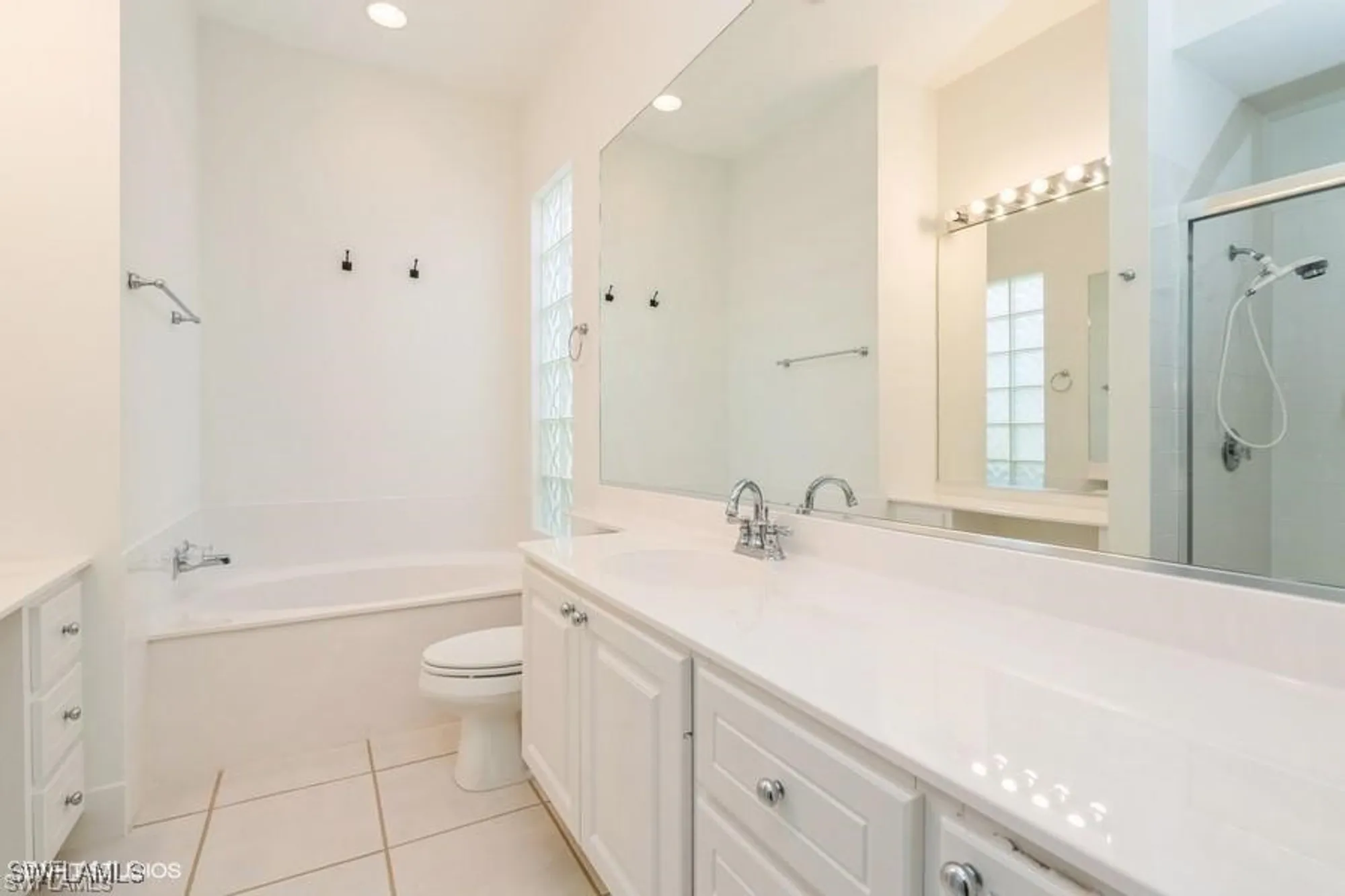 Property Slideshow image 9 of 16 | 4008 upolo ln, Naples, FL, 34119