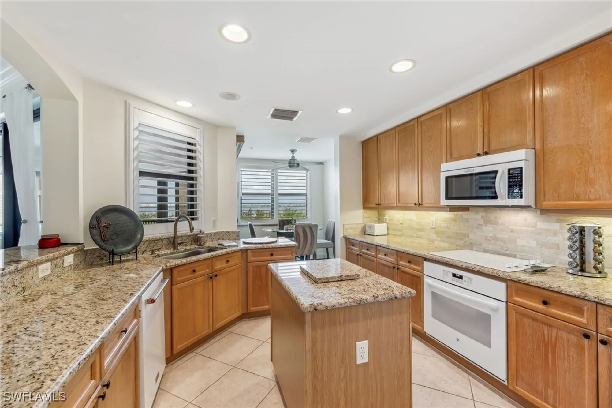 Property Slideshow image 13 of 48 | 11600 court of palms 201, Fort Myers, FL, 33908