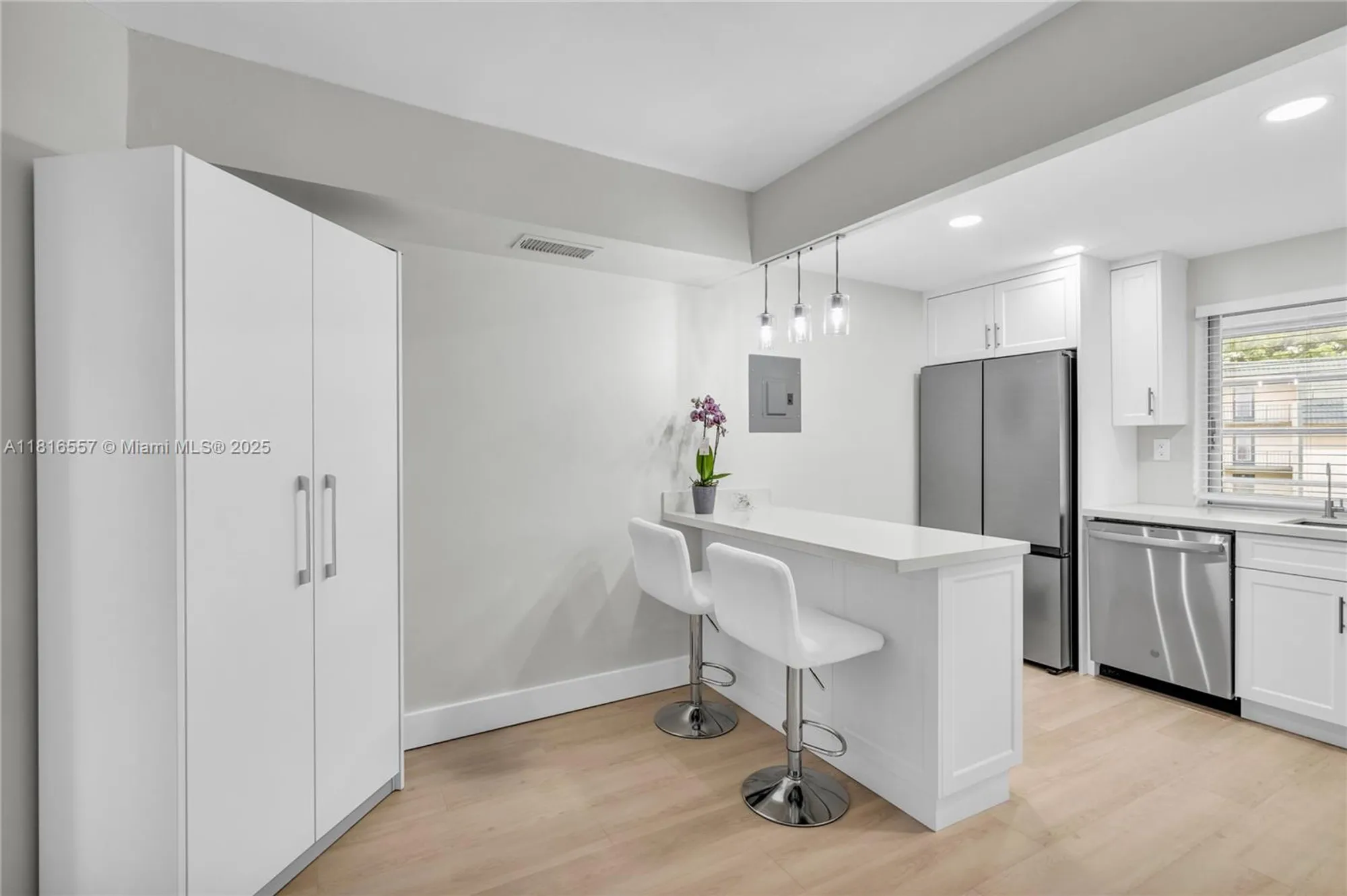 Property Slideshow image 13 of 49 | 9091 lime bay blvd 211, Tamarac, FL, 33321