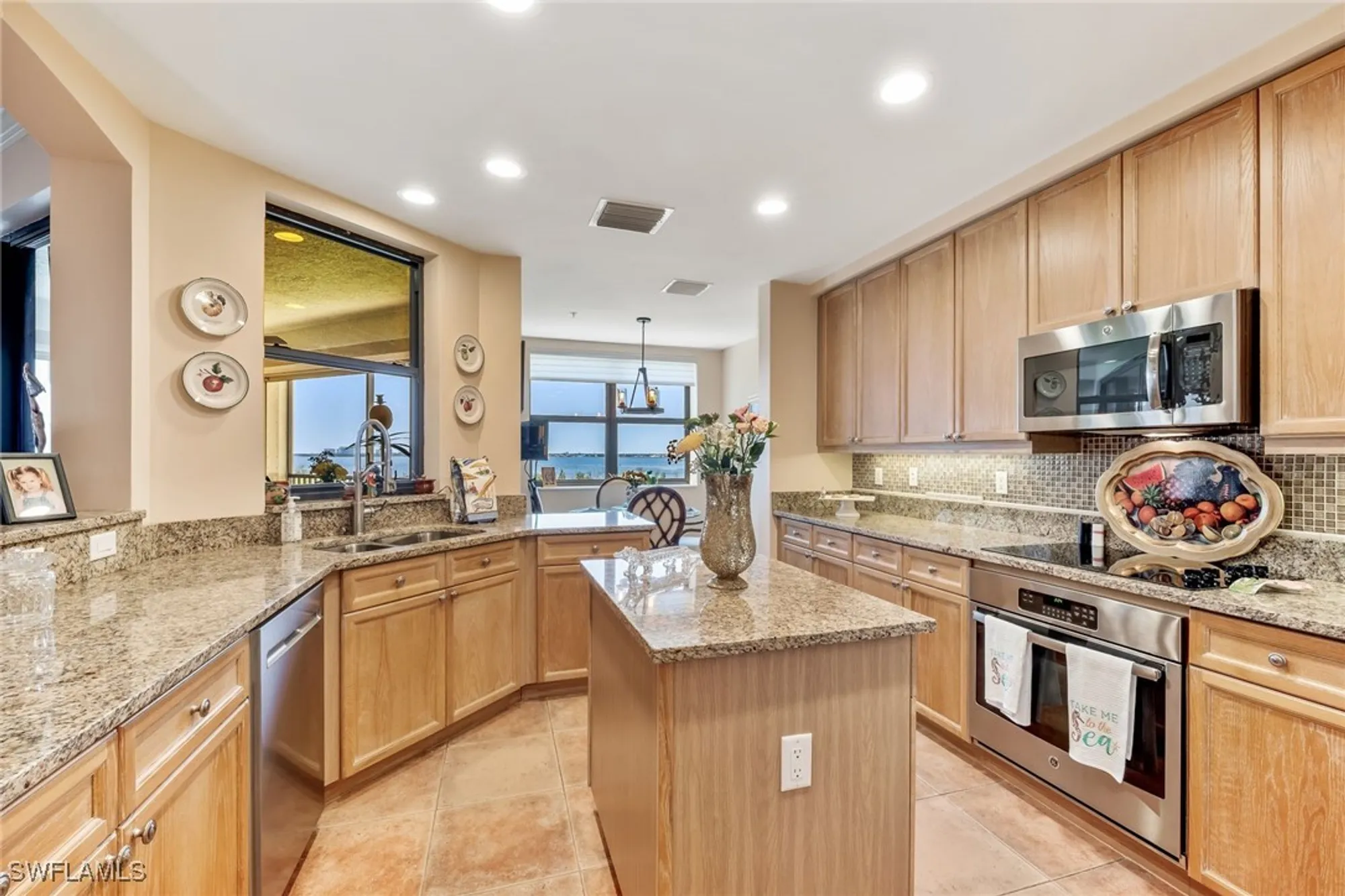 Property Slideshow image 15 of 50 | 11600 court of palms 301, Fort Myers, FL, 33908