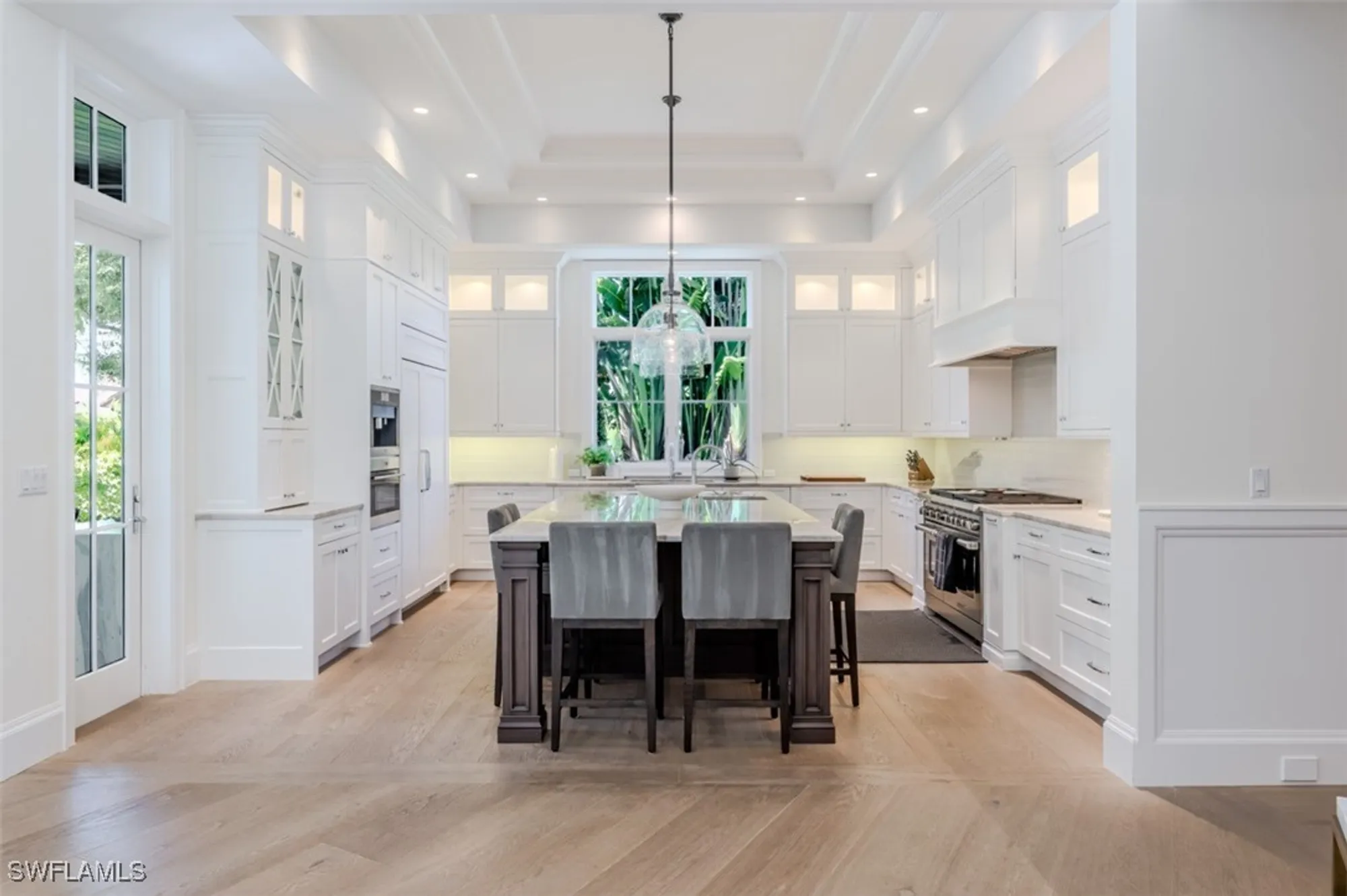 Property Slideshow image 13 of 44 | 702 bobwhite ln, Naples, FL, 34108