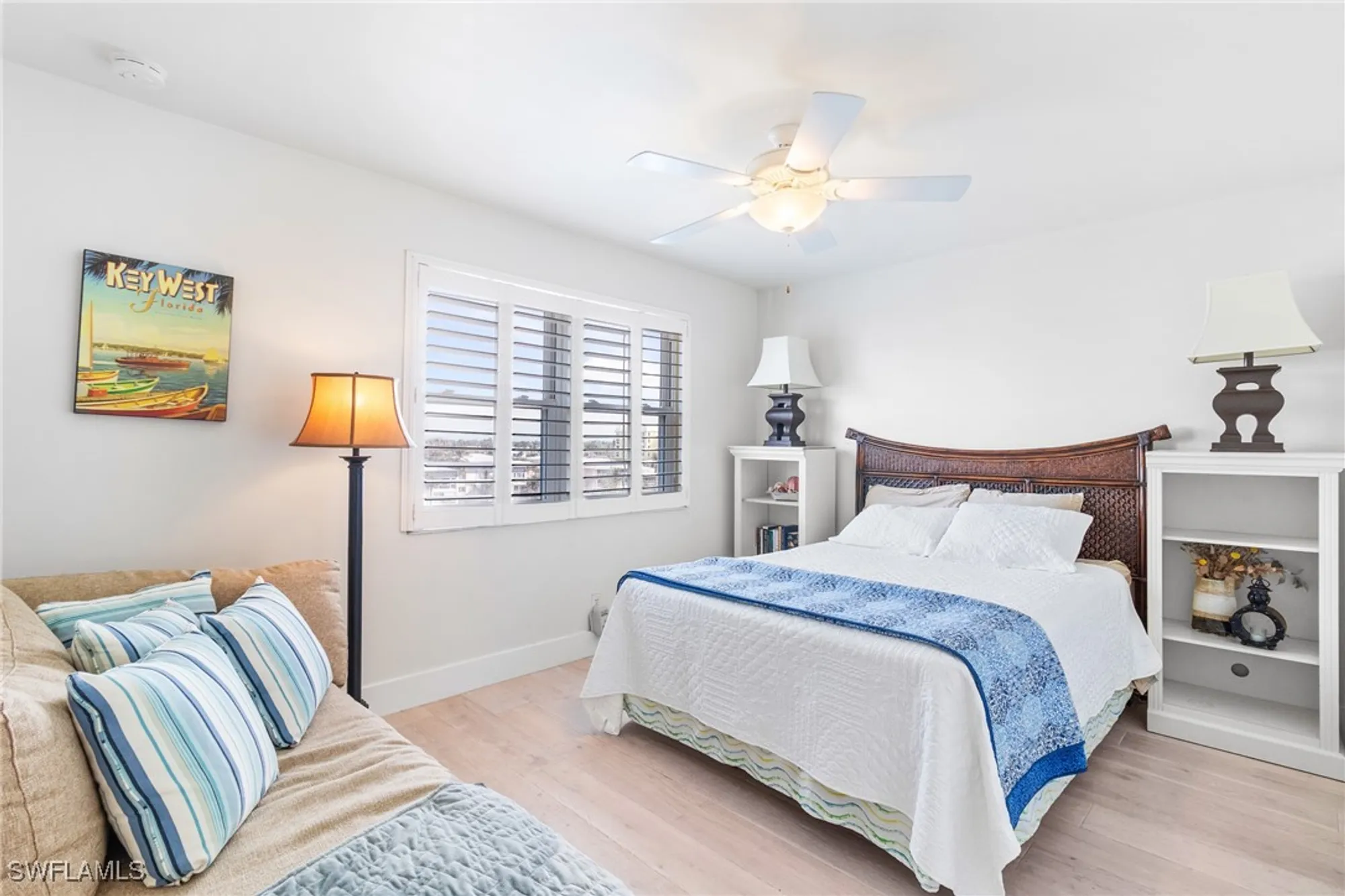 Property Slideshow image 14 of 25 | 2011 gulf shore blvd 54, Naples, FL, 34102