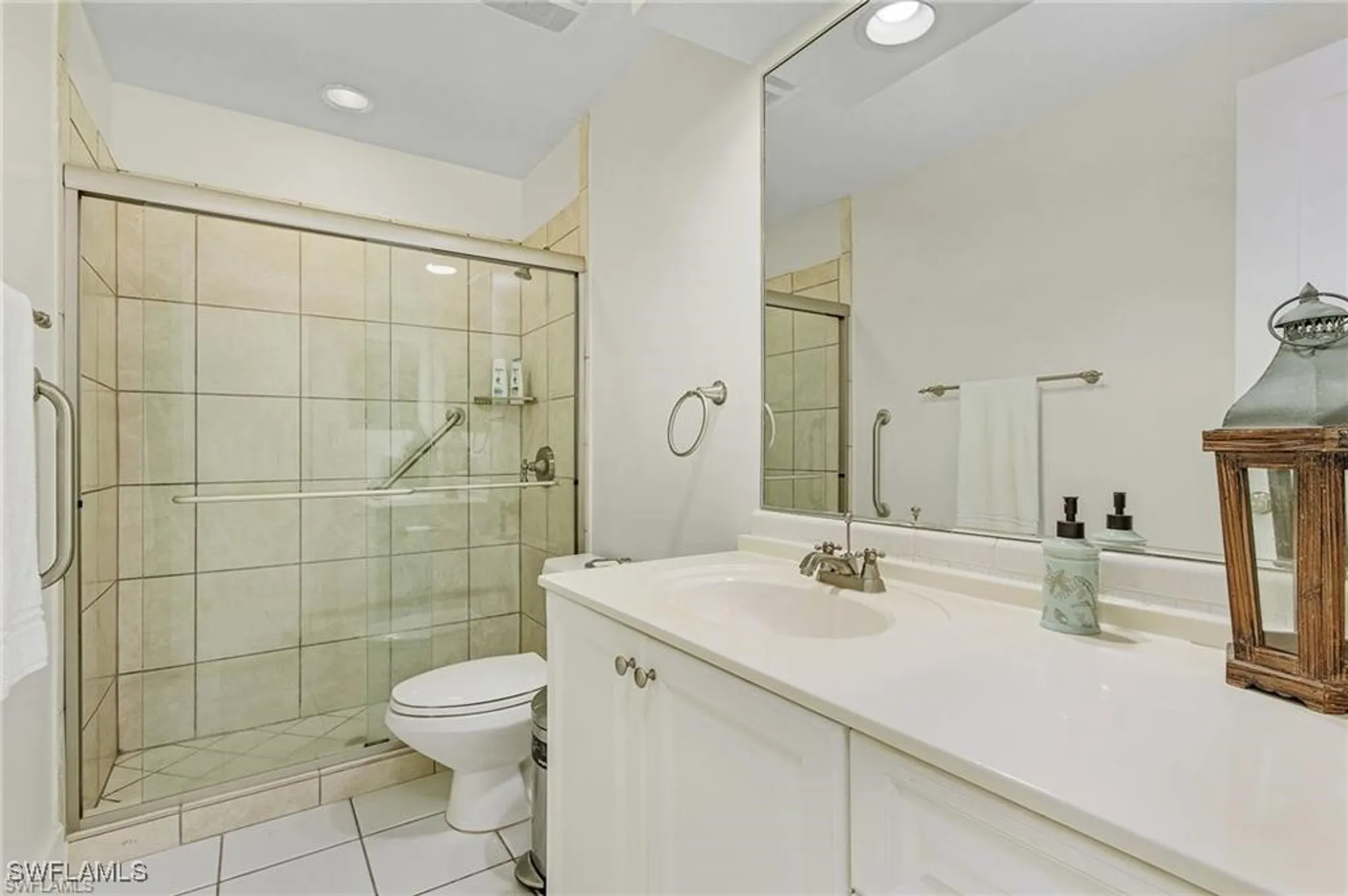 Property Slideshow image 15 of 25 | 2011 gulf shore blvd 54, Naples, FL, 34102