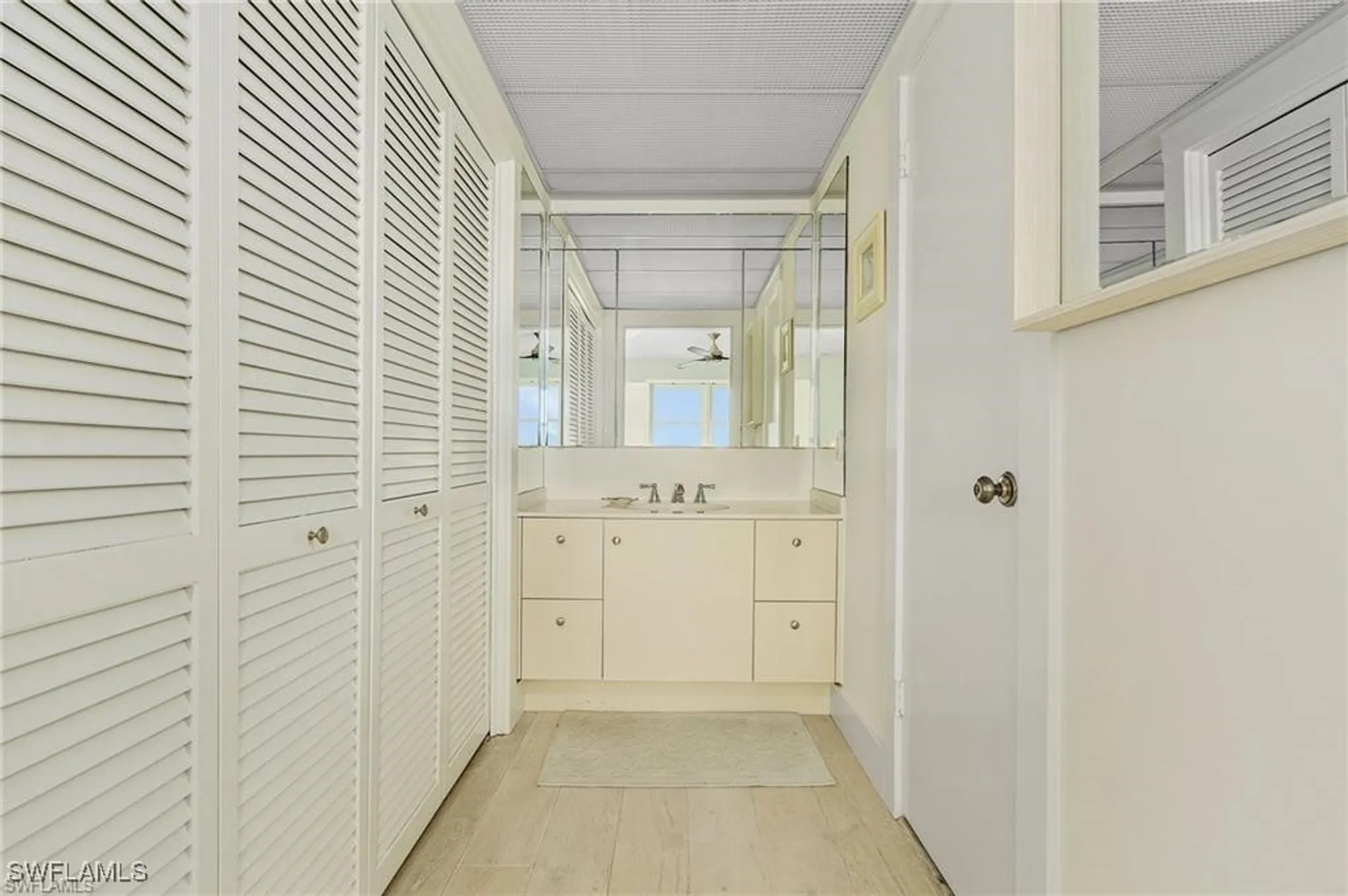 Property Slideshow image 12 of 25 | 2011 gulf shore blvd 54, Naples, FL, 34102