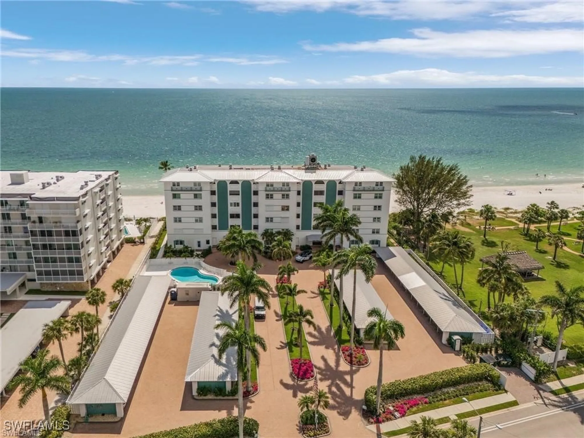 Property Slideshow image 21 of 25 | 2011 gulf shore blvd 54, Naples, FL, 34102