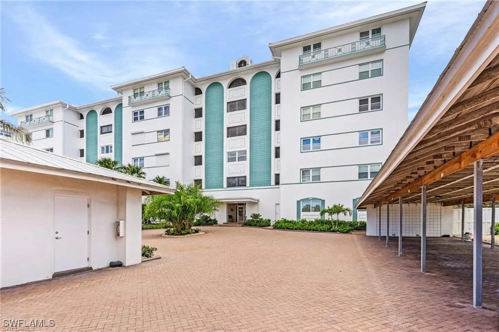 Property Slideshow image 3 of 25 | 2011 gulf shore blvd 54, Naples, FL, 34102