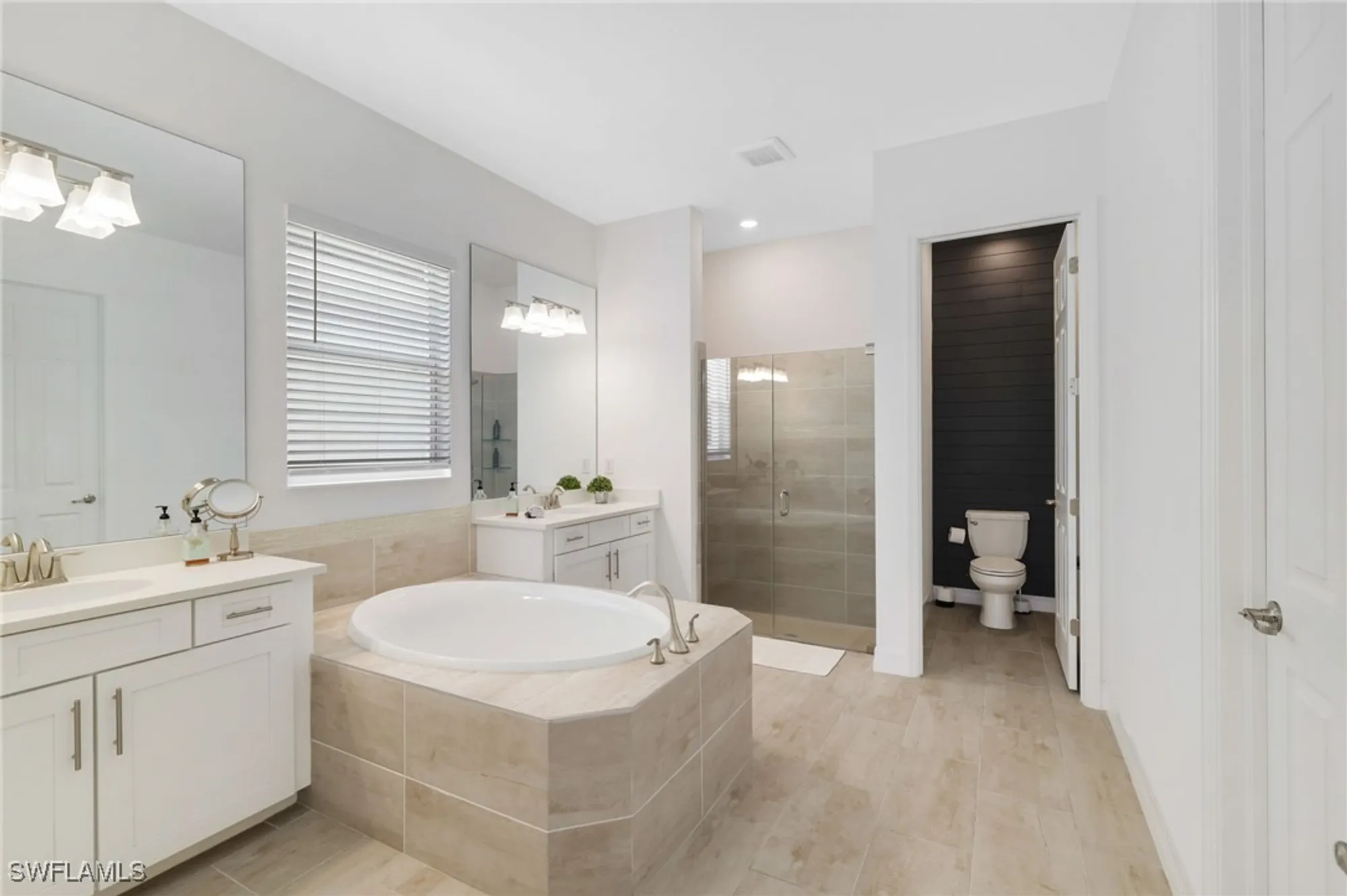 Property Slideshow image 19 of 49 | 13761 blue bay cir, Fort Myers, FL, 33913