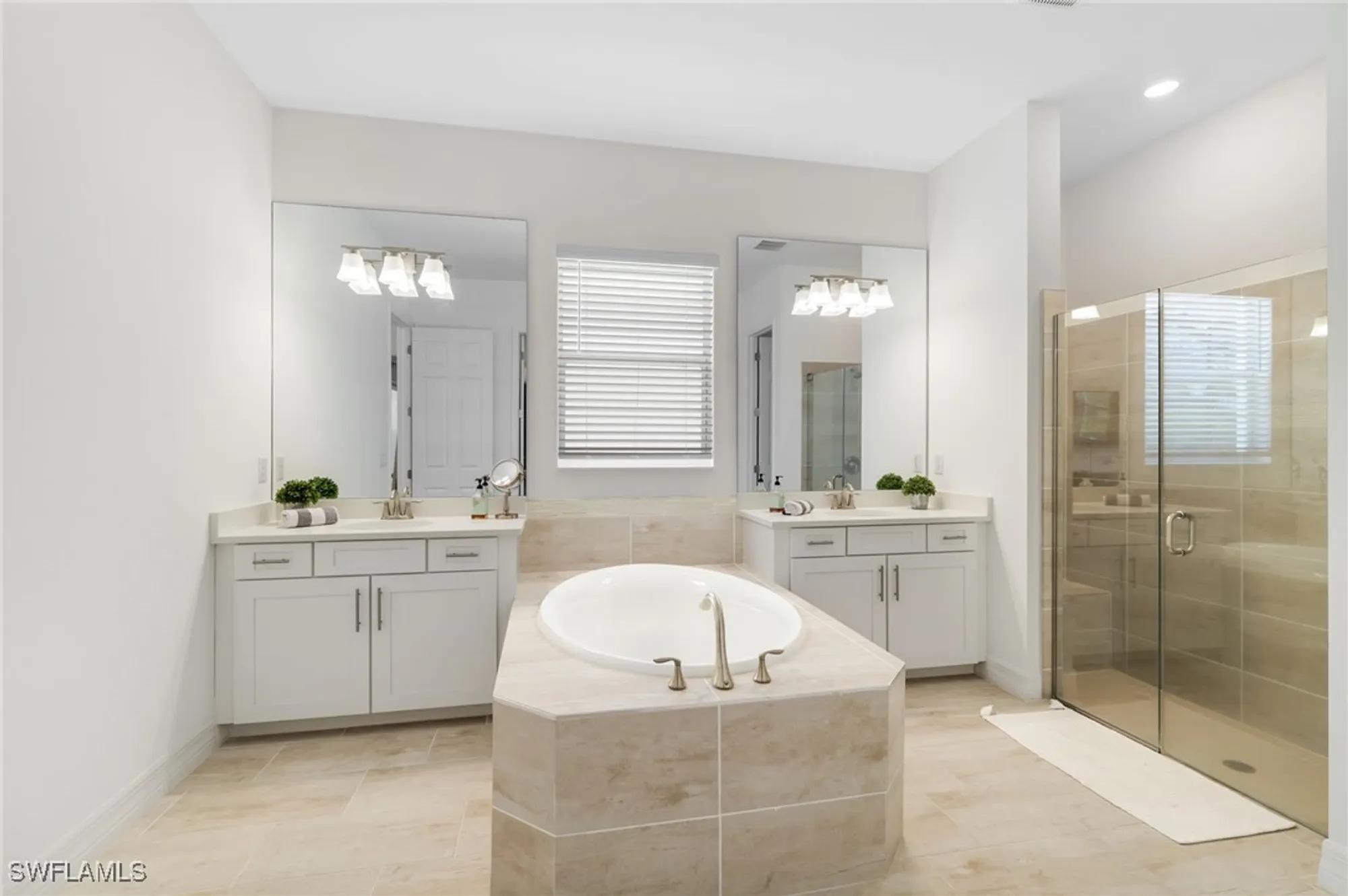 Property Slideshow image 20 of 49 | 13761 blue bay cir, Fort Myers, FL, 33913