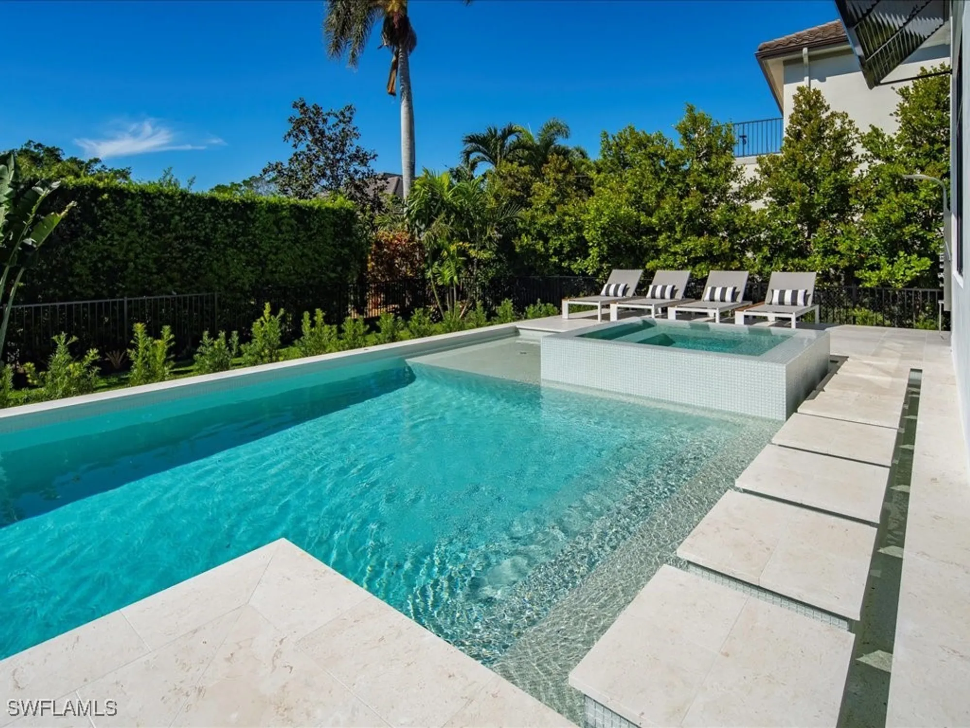 Property Slideshow image 17 of 50 | 612 binnacle dr, Naples, FL, 34103