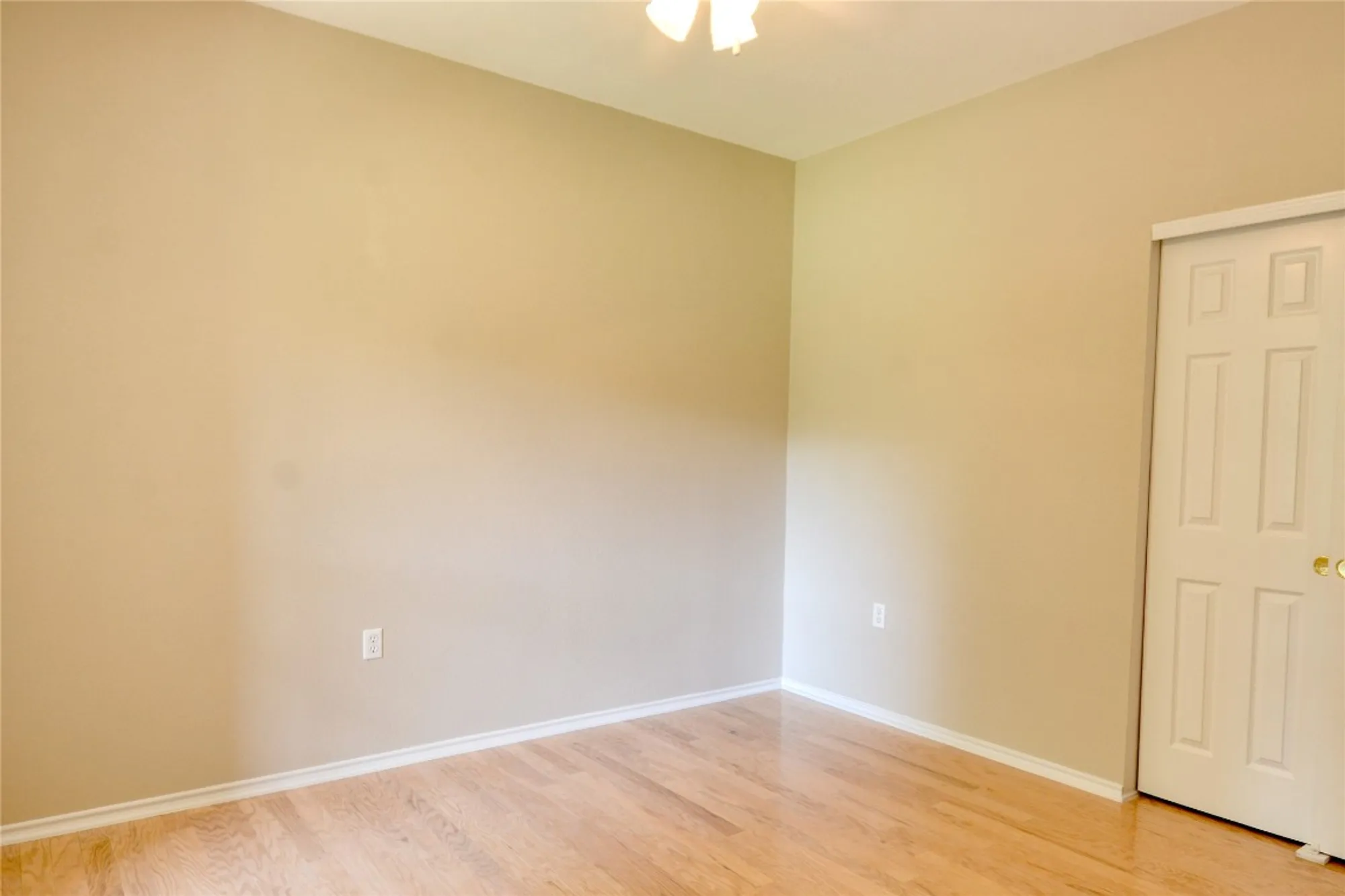 Property Slideshow image 14 of 17 | 115 dickens cir, Georgetown, TX, 78633