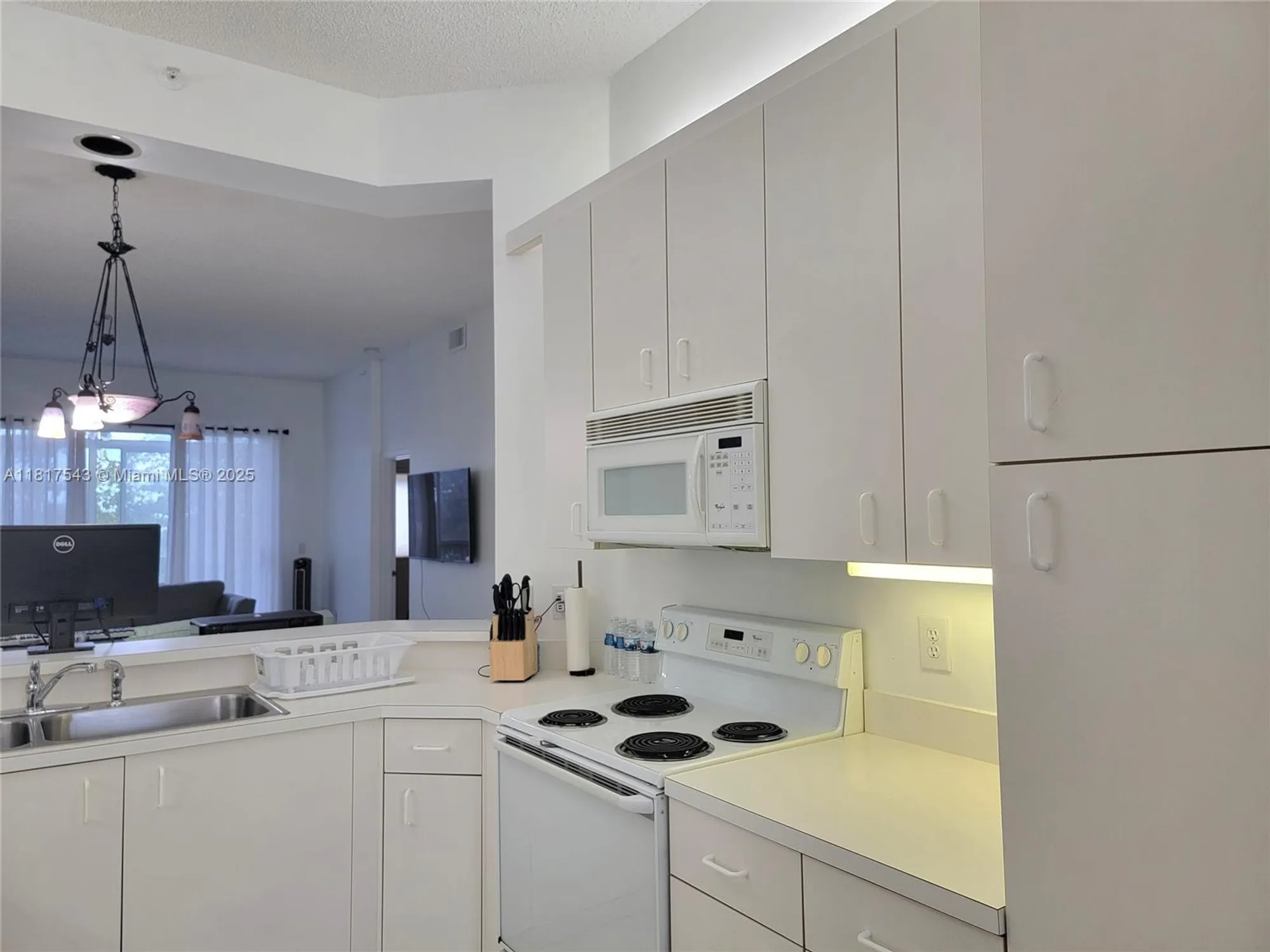 Property Slideshow image 12 of 60 | 9575 weldon cir c413, Tamarac, FL, 33321