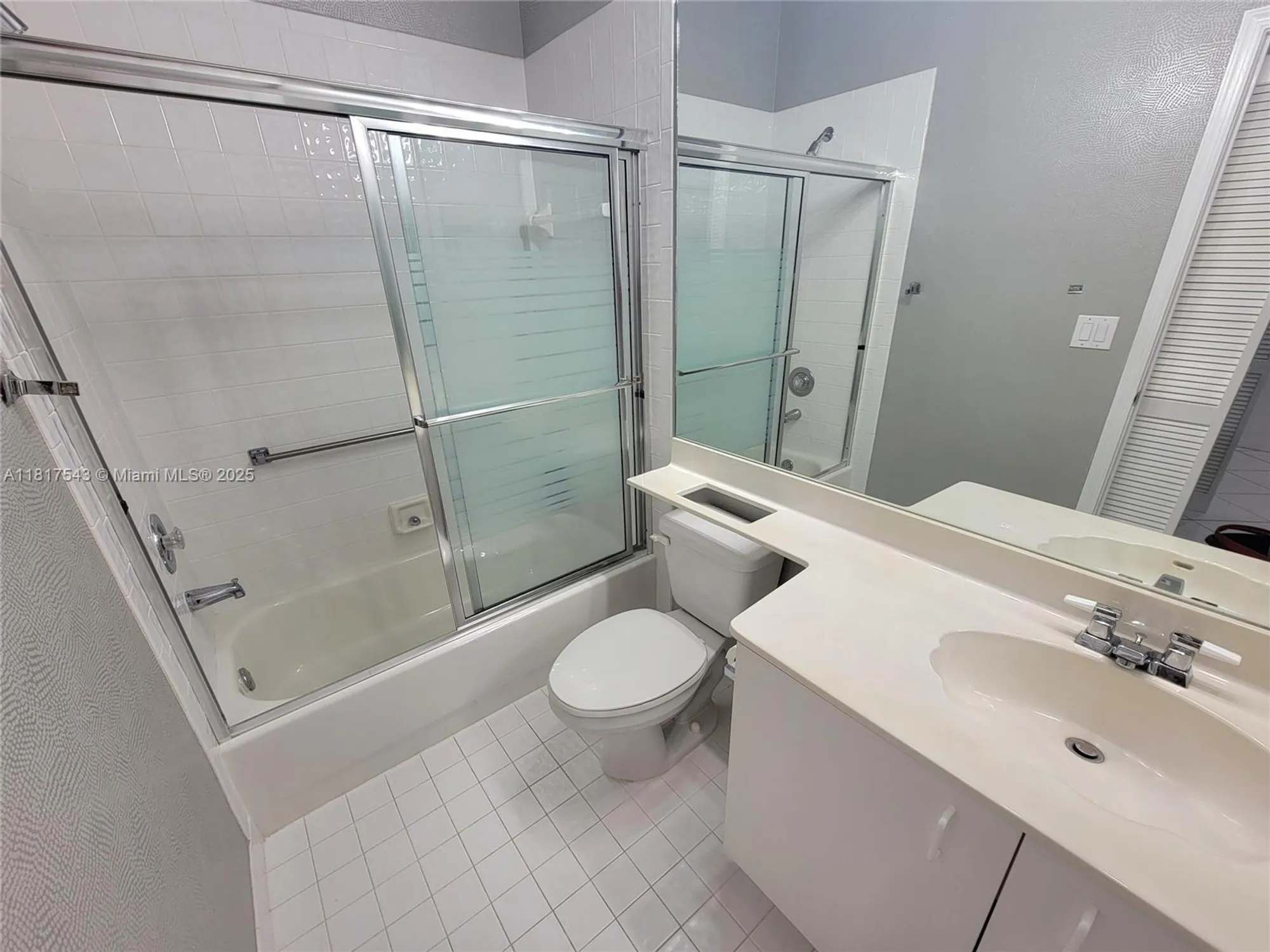 Property Slideshow image 36 of 60 | 9575 weldon cir c413, Tamarac, FL, 33321