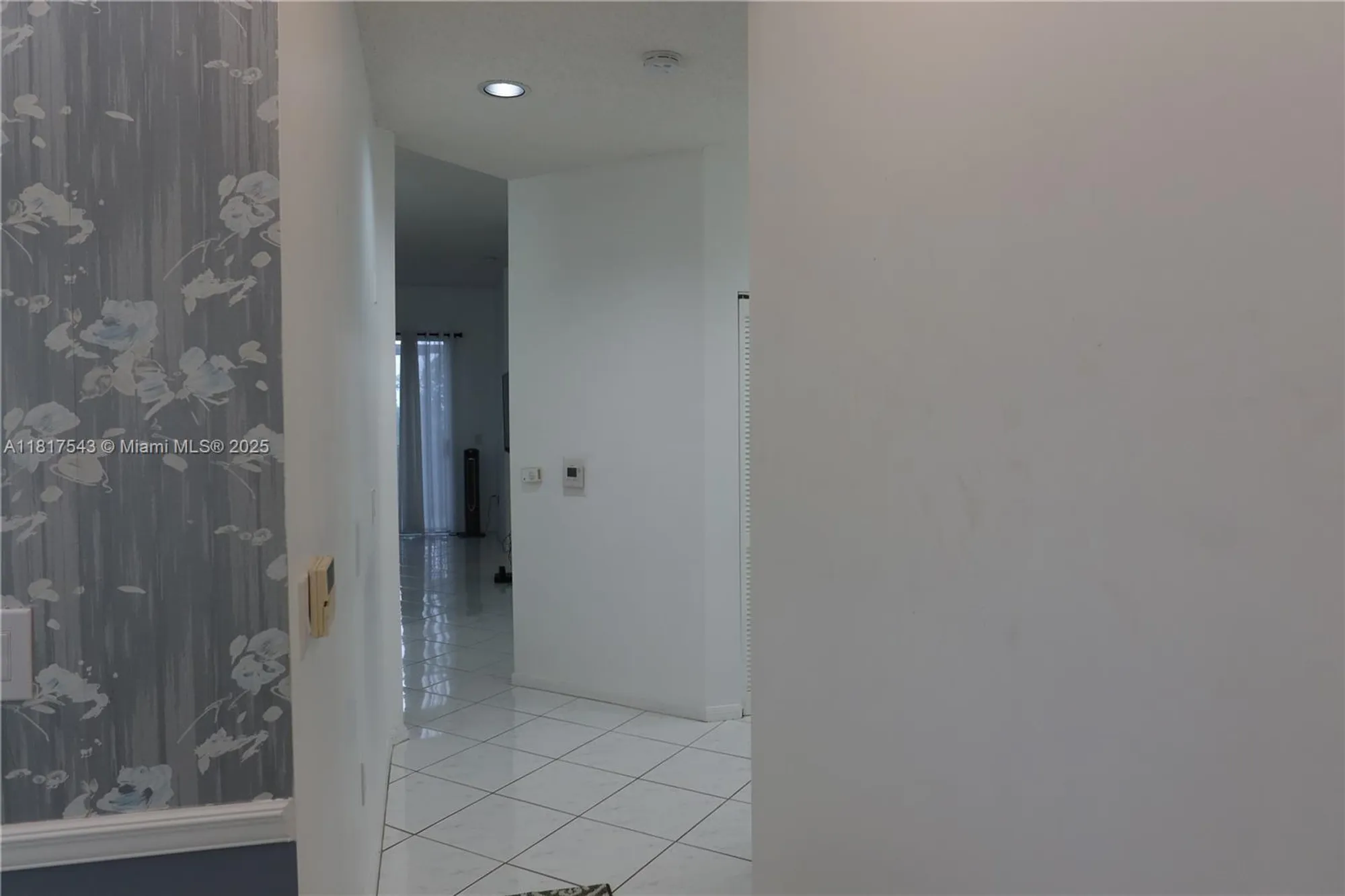 Property Slideshow image 8 of 60 | 9575 weldon cir c413, Tamarac, FL, 33321