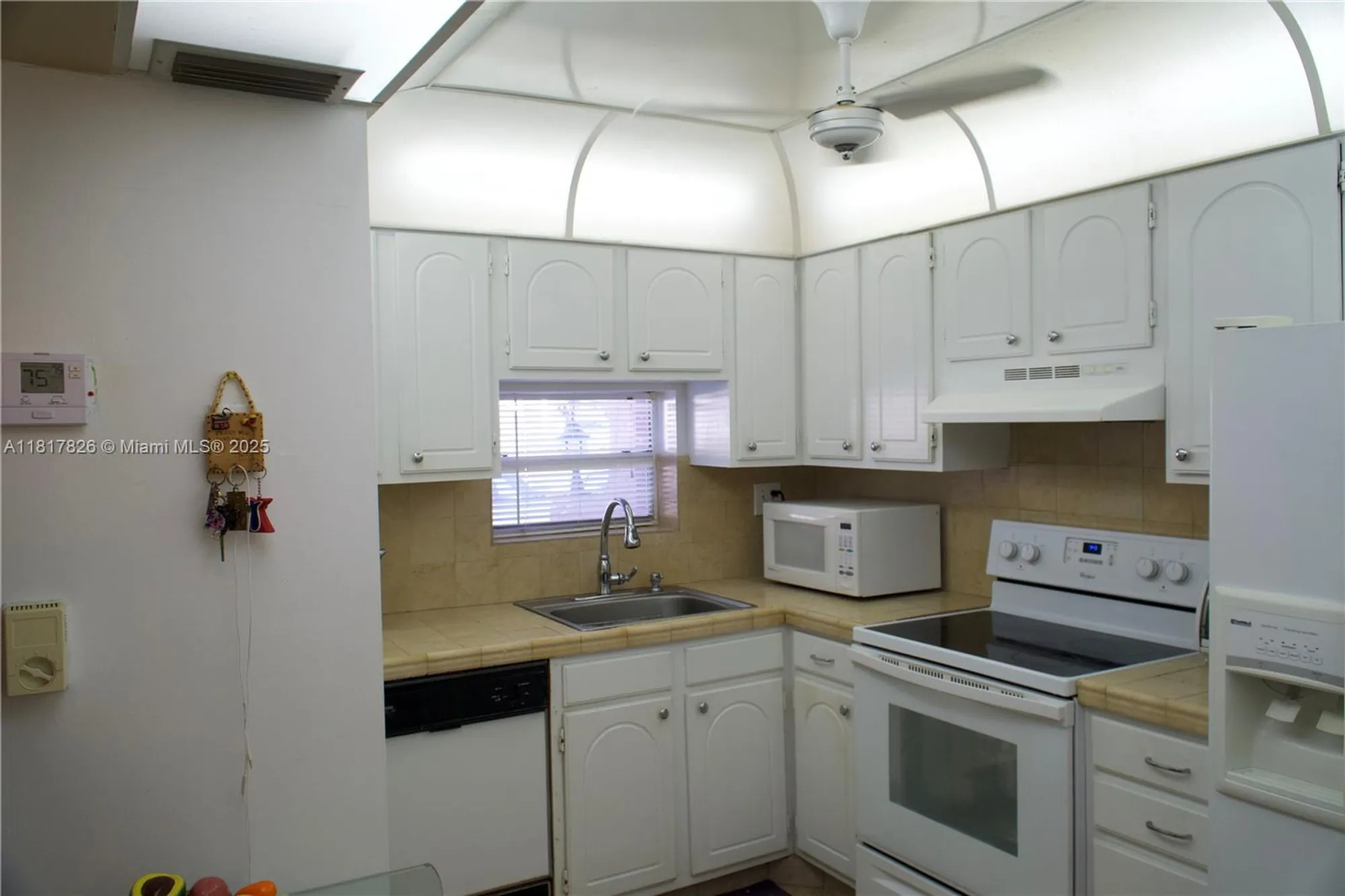 Property Slideshow image 4 of 18 | 9820 s hollybrook lake dr 106, Pembroke Pines, FL, 33025