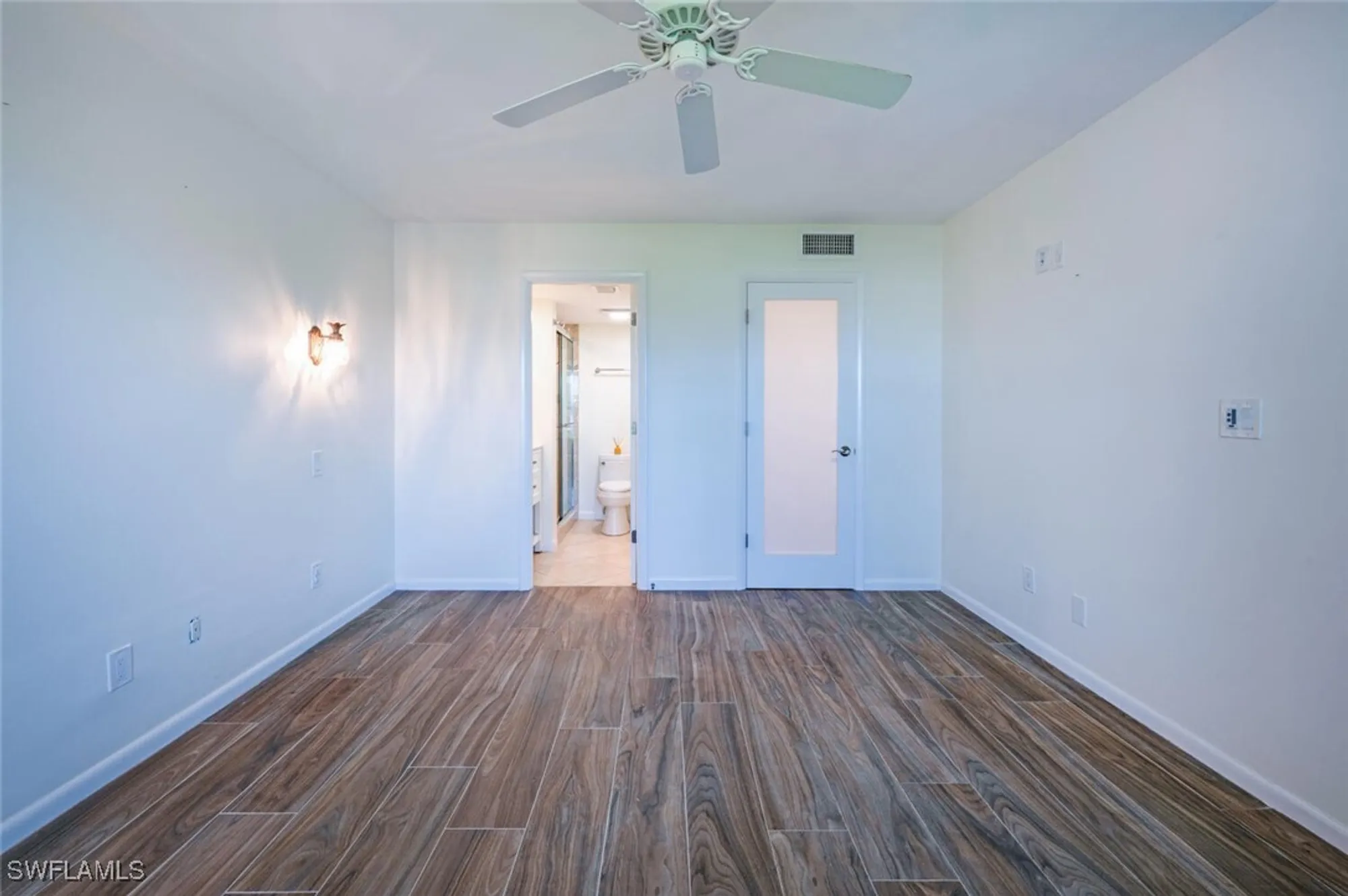 Property Slideshow image 16 of 31 | 3055 riviera dr apt 306, Naples, FL, 34103