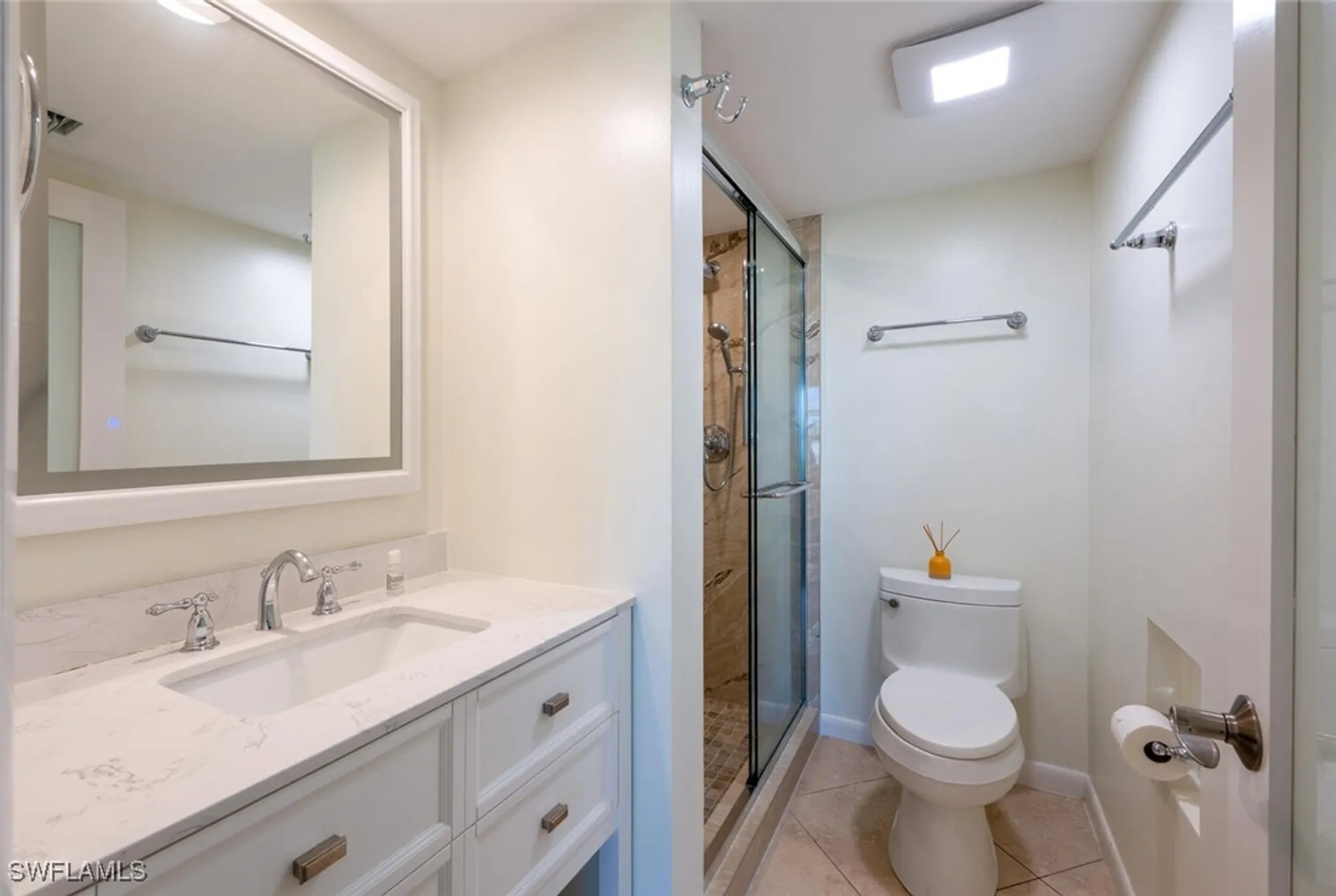Property Slideshow image 17 of 31 | 3055 riviera dr apt 306, Naples, FL, 34103