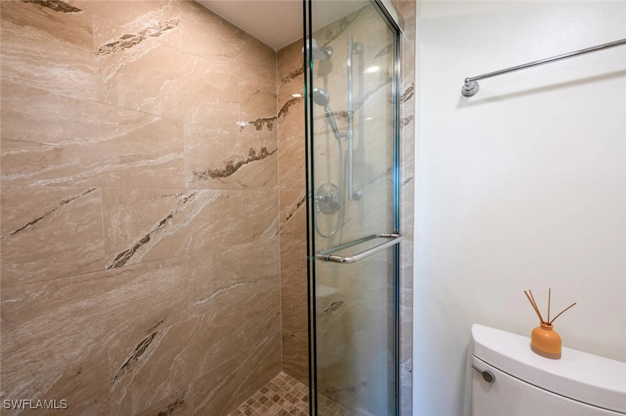Property Slideshow image 18 of 31 | 3055 riviera dr apt 306, Naples, FL, 34103