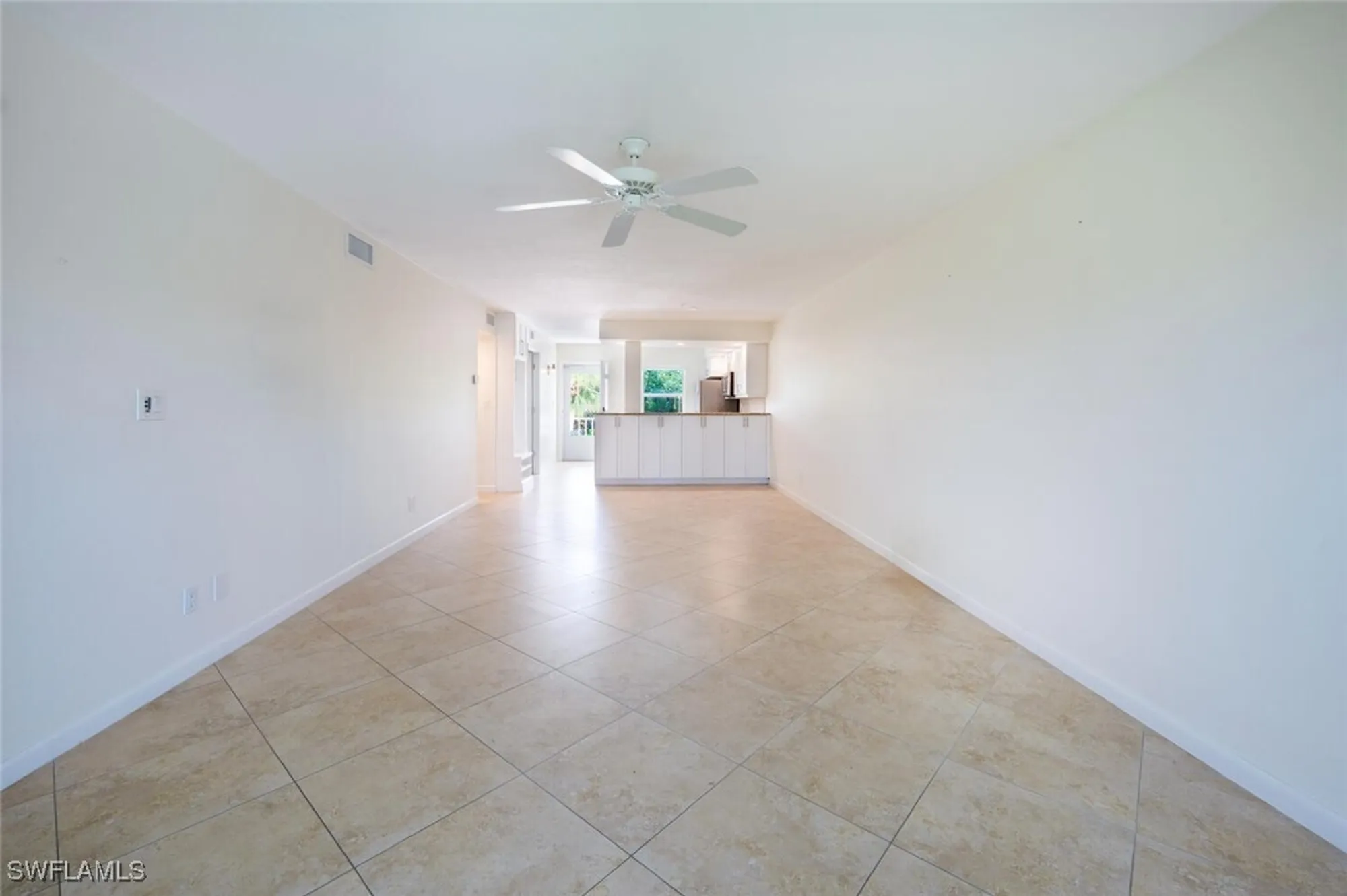 Property Slideshow image 10 of 31 | 3055 riviera dr apt 306, Naples, FL, 34103