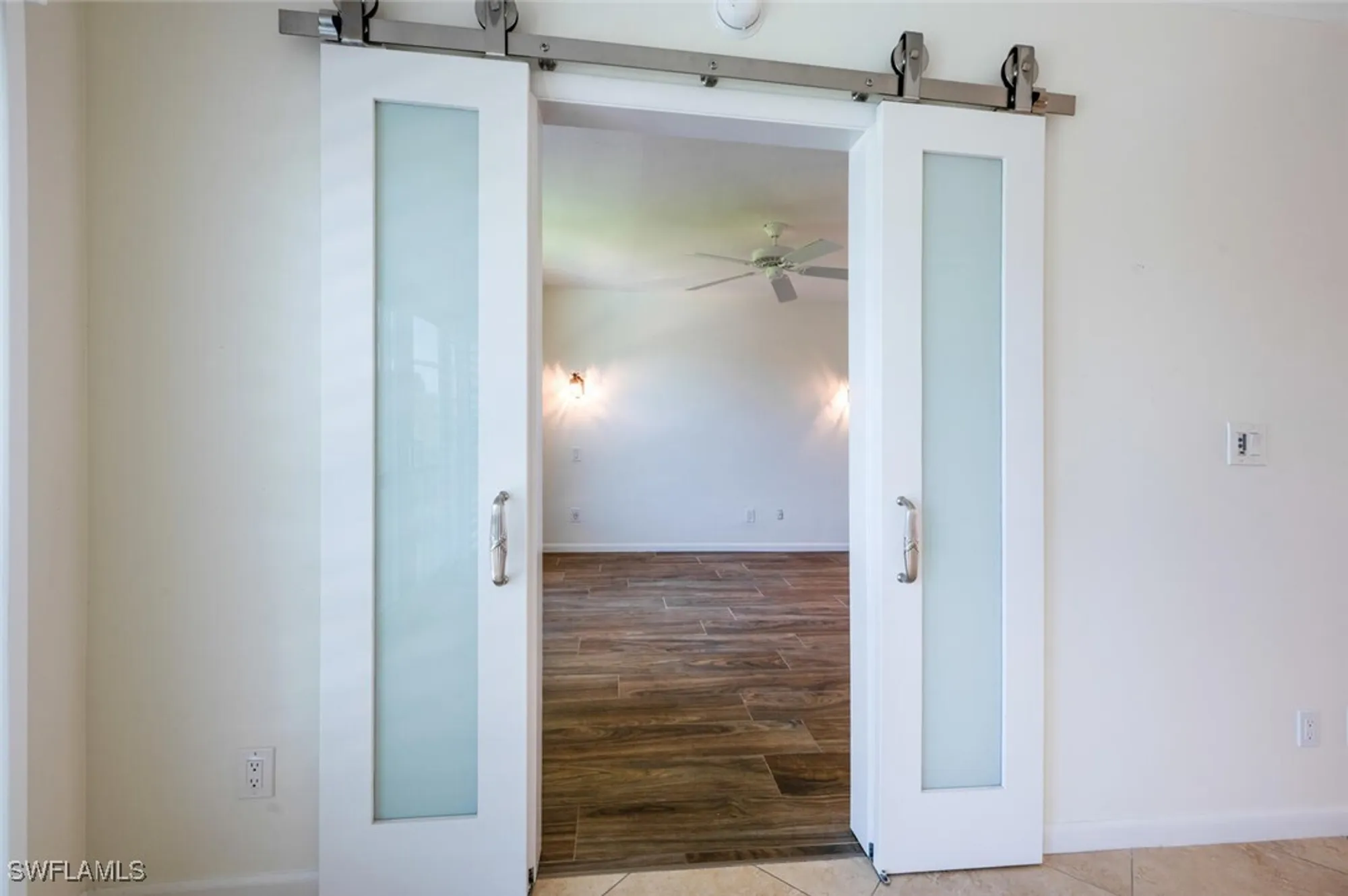 Property Slideshow image 12 of 31 | 3055 riviera dr apt 306, Naples, FL, 34103