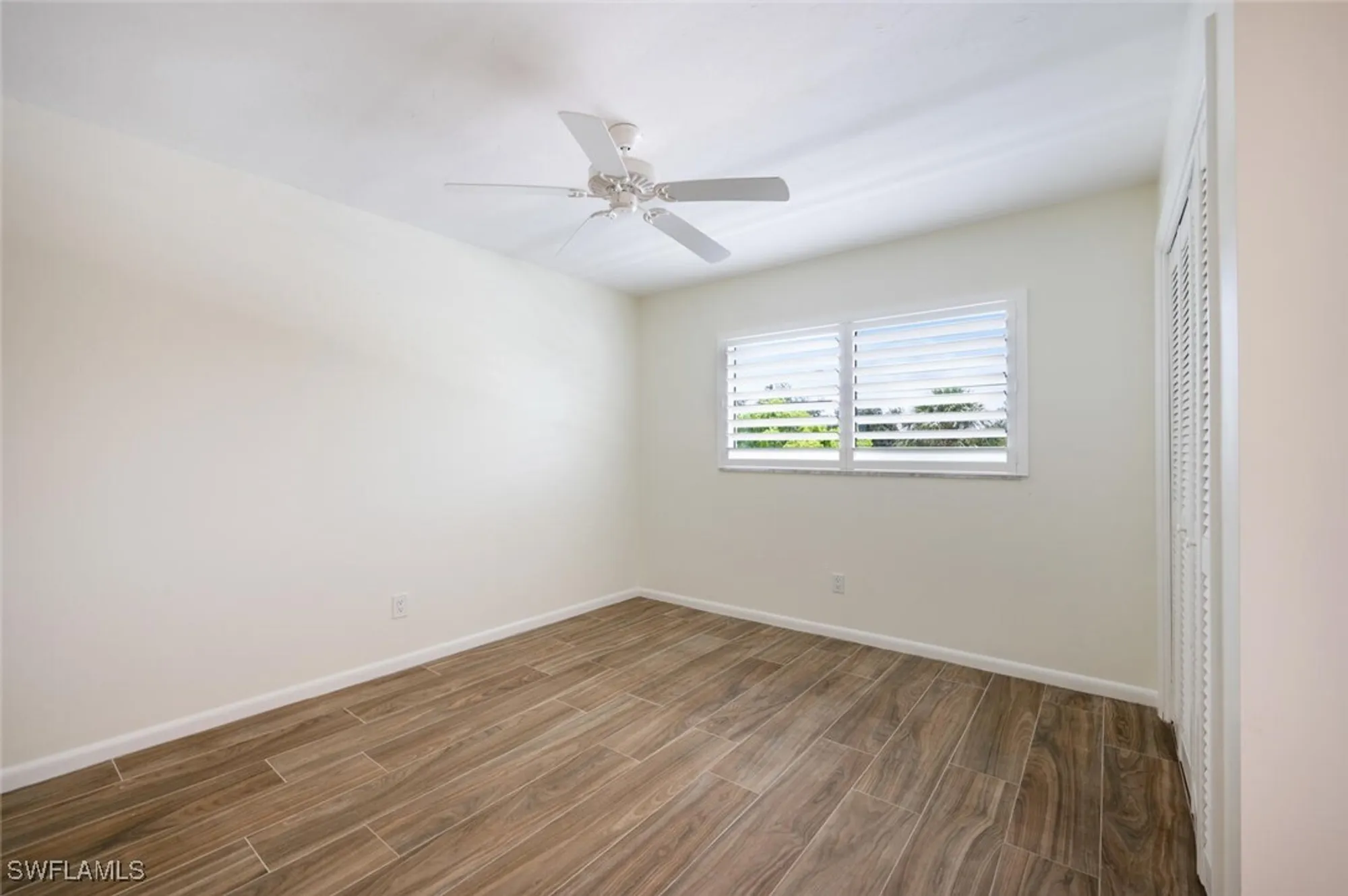 Property Slideshow image 20 of 31 | 3055 riviera dr apt 306, Naples, FL, 34103