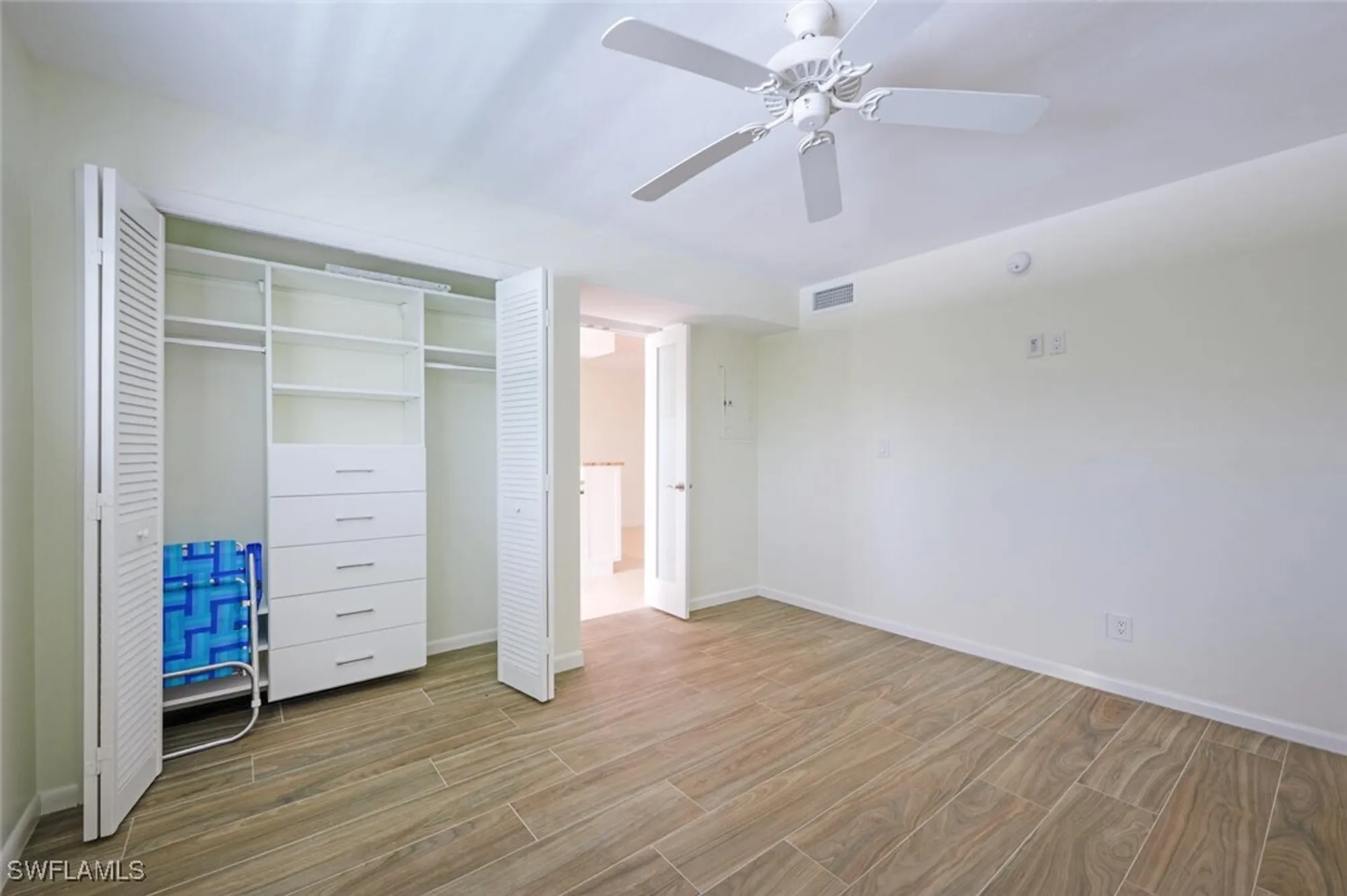 Property Slideshow image 21 of 31 | 3055 riviera dr apt 306, Naples, FL, 34103
