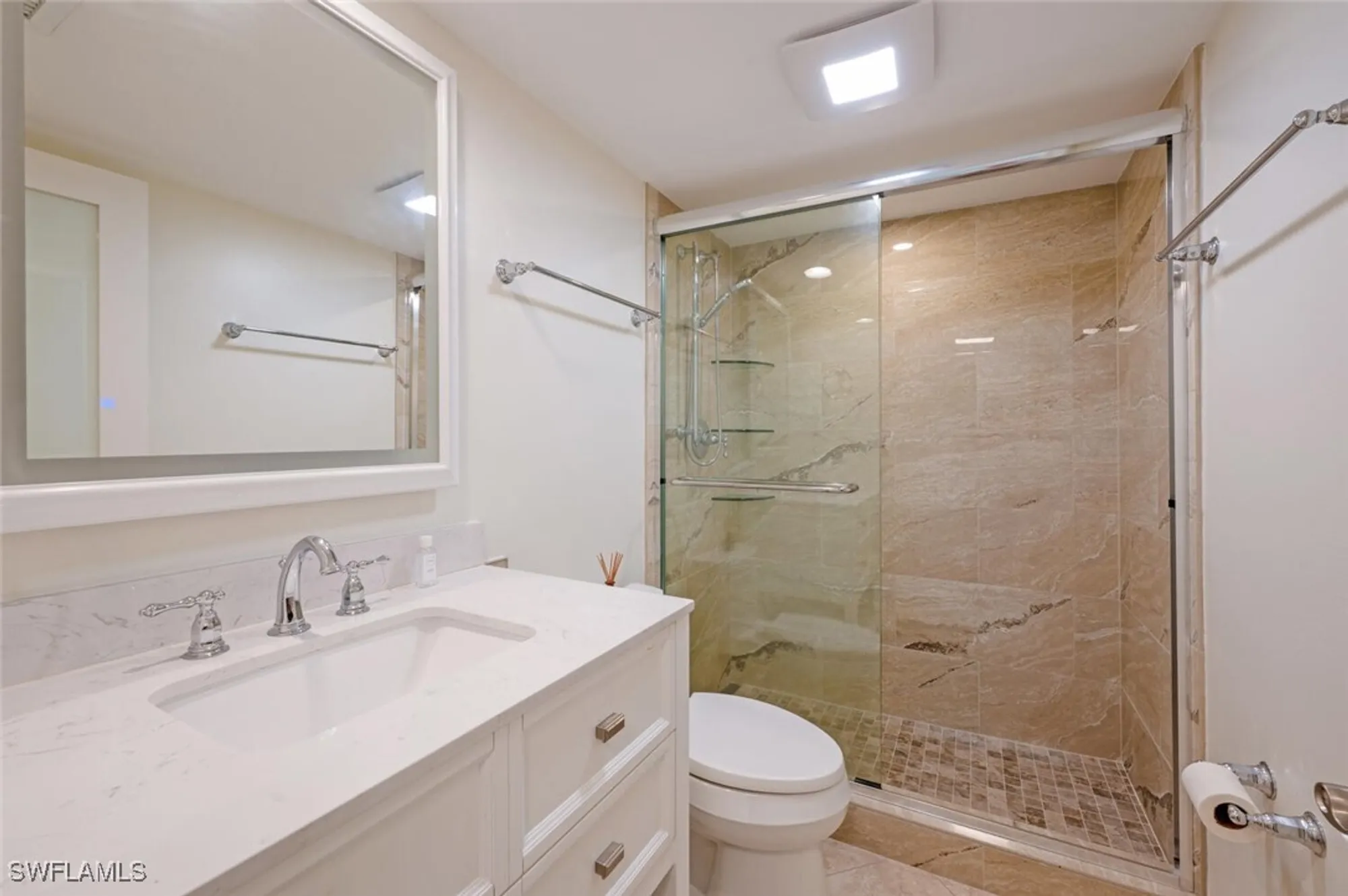 Property Slideshow image 22 of 31 | 3055 riviera dr apt 306, Naples, FL, 34103
