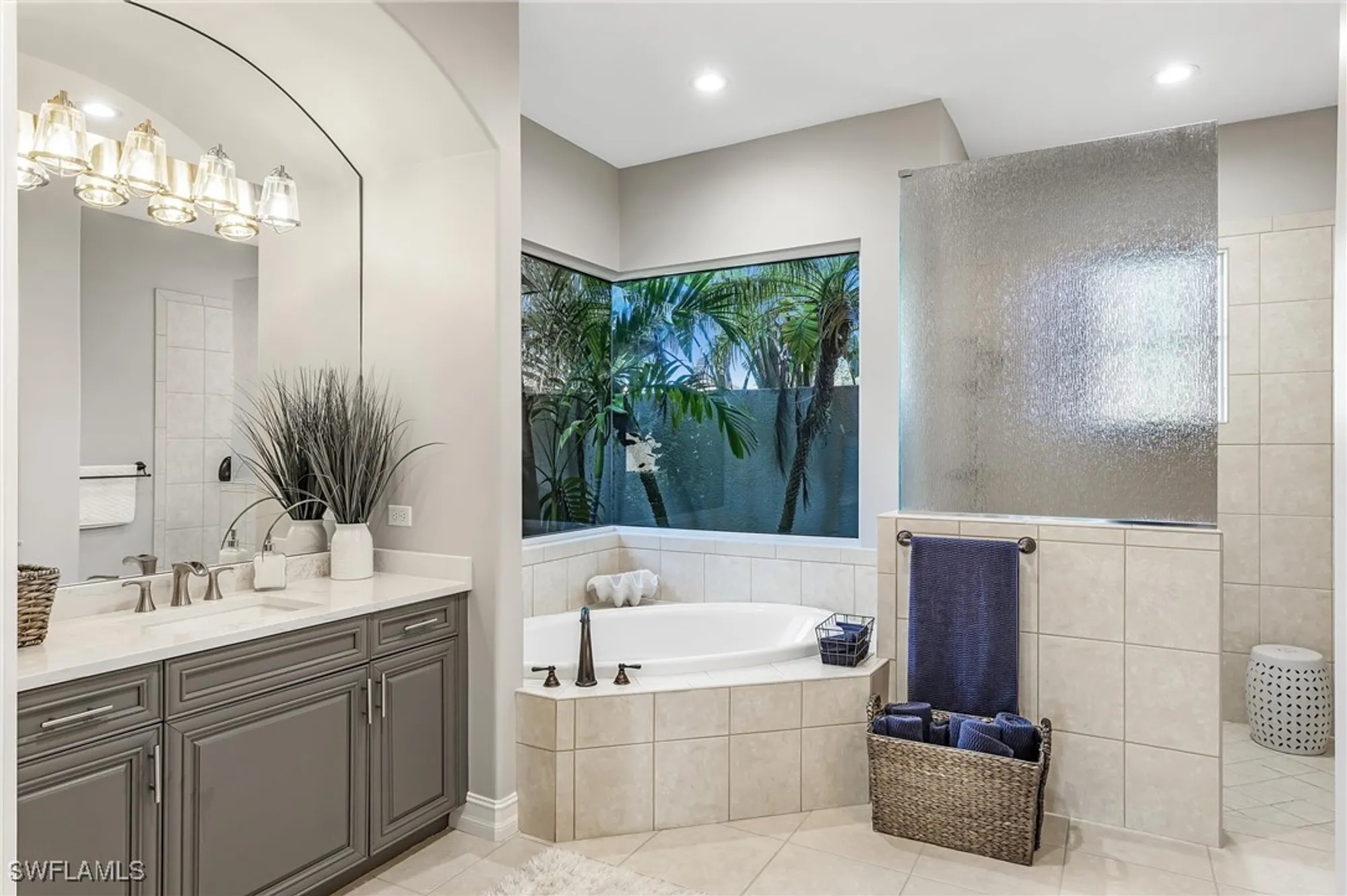 Property Slideshow image 23 of 46 | 8910 shenendoah cir, Naples, FL, 34113