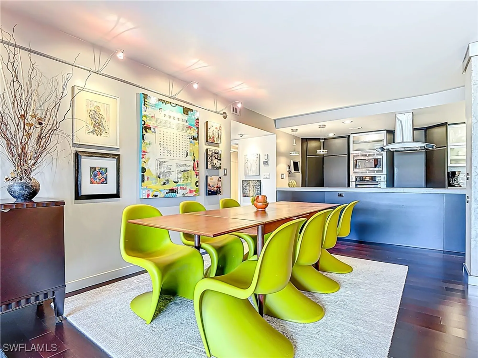 Property Slideshow image 19 of 50 | 3399 gulf shore blvd 605, Naples, FL, 34103