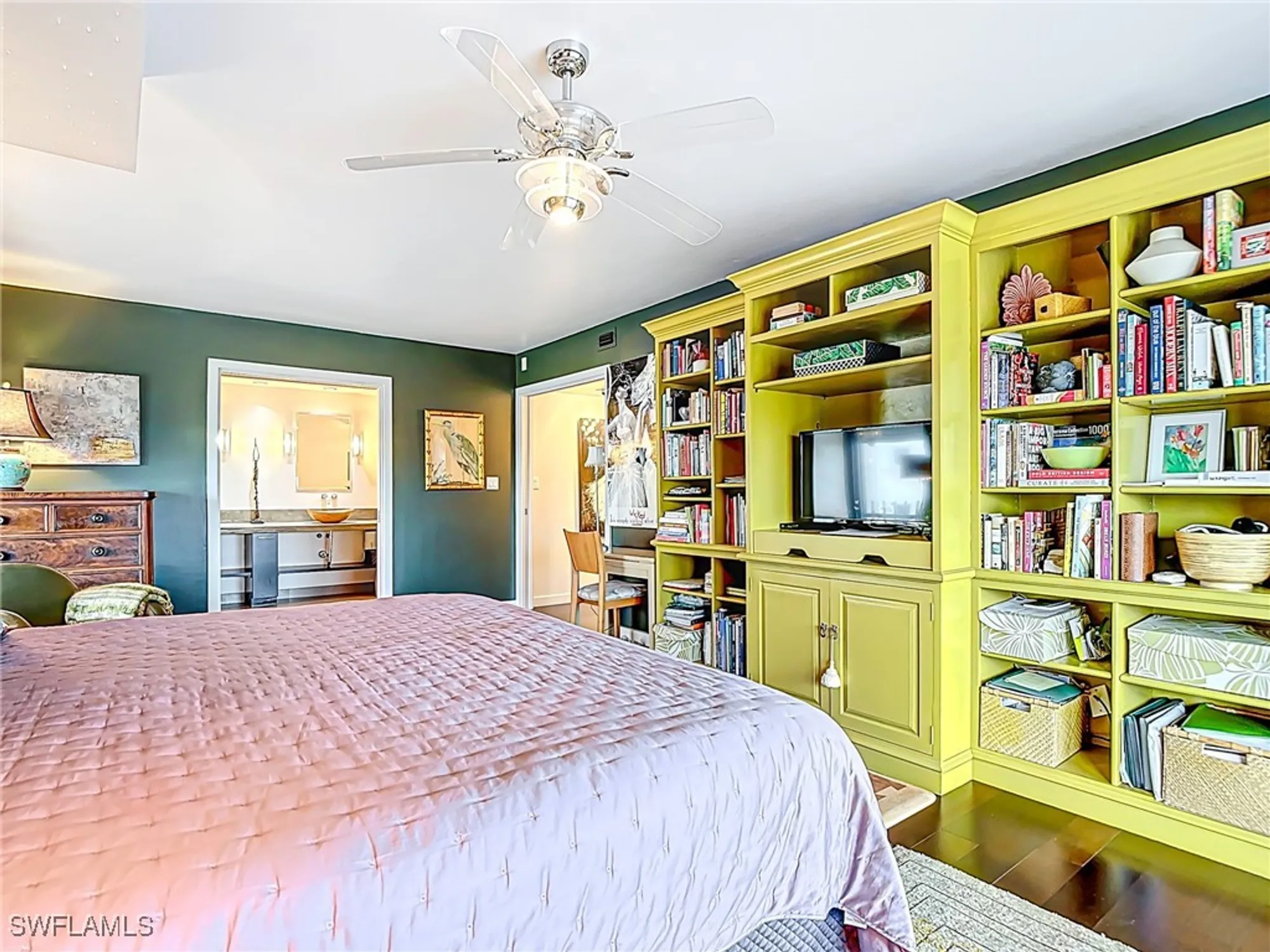 Property Slideshow image 28 of 50 | 3399 gulf shore blvd 605, Naples, FL, 34103