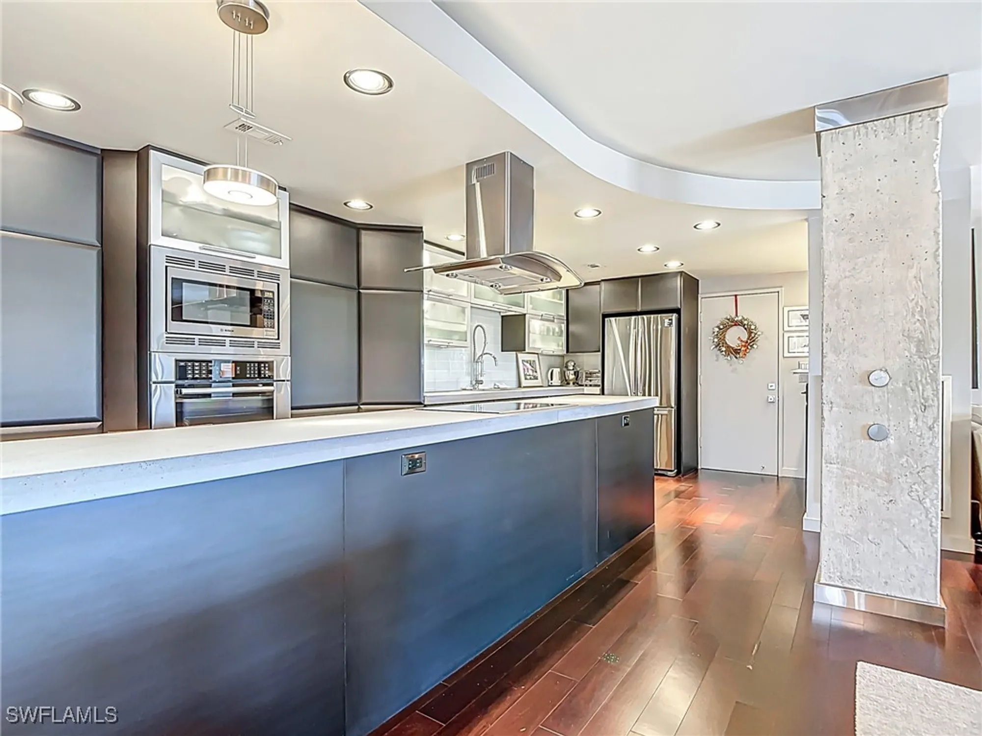 Property Slideshow image 2 of 50 | 3399 gulf shore blvd 605, Naples, FL, 34103