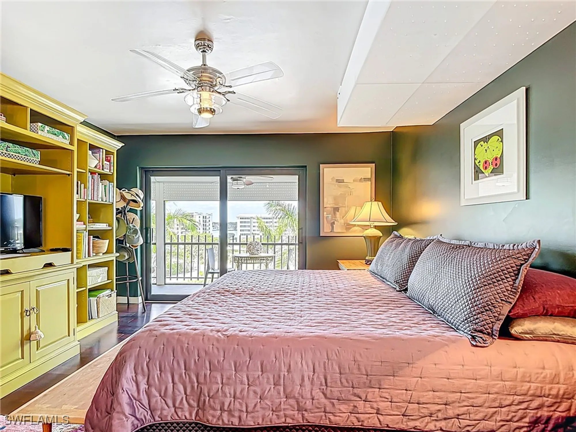 Property Slideshow image 31 of 50 | 3399 gulf shore blvd 605, Naples, FL, 34103