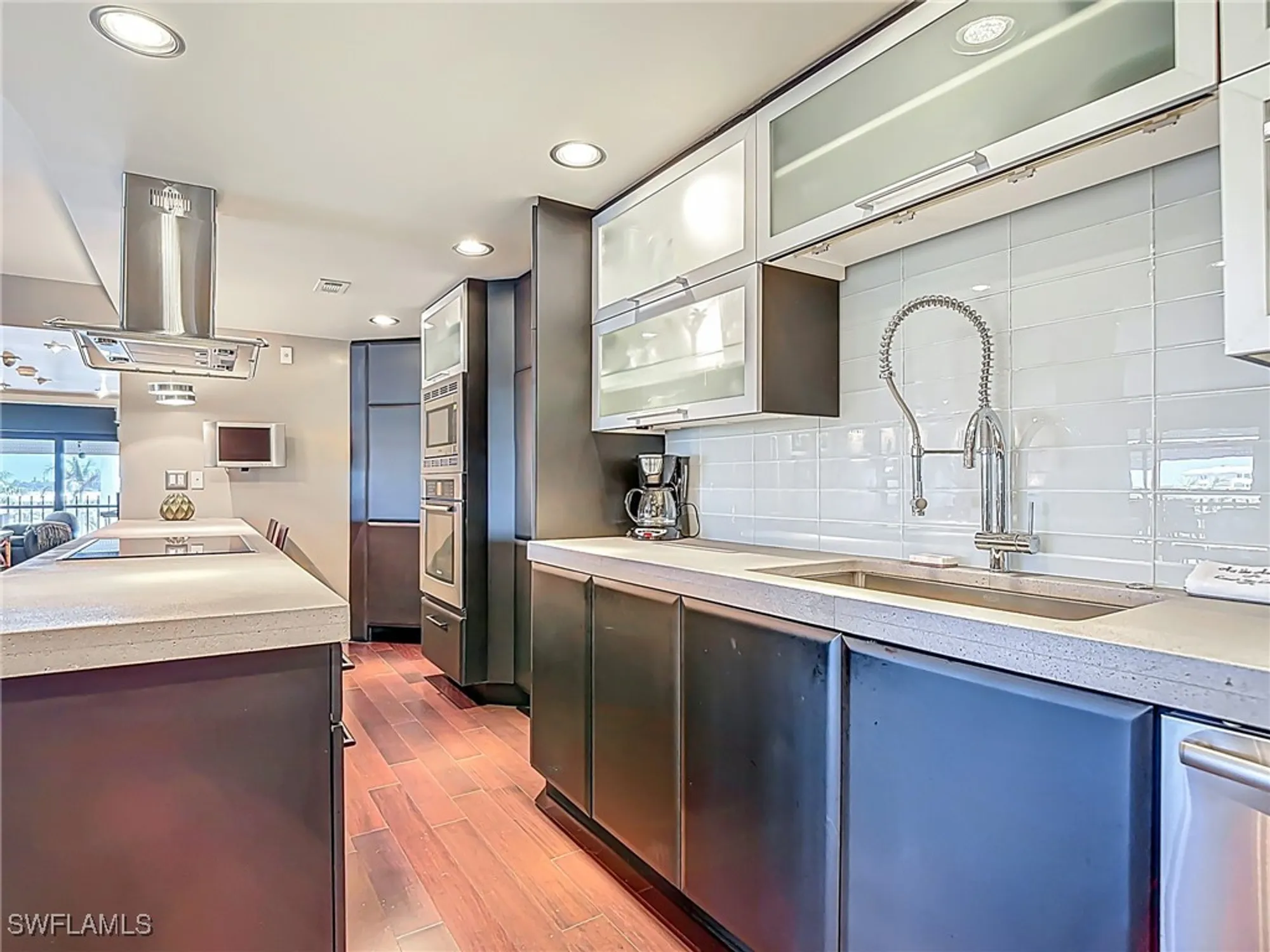 Property Slideshow image 4 of 50 | 3399 gulf shore blvd 605, Naples, FL, 34103