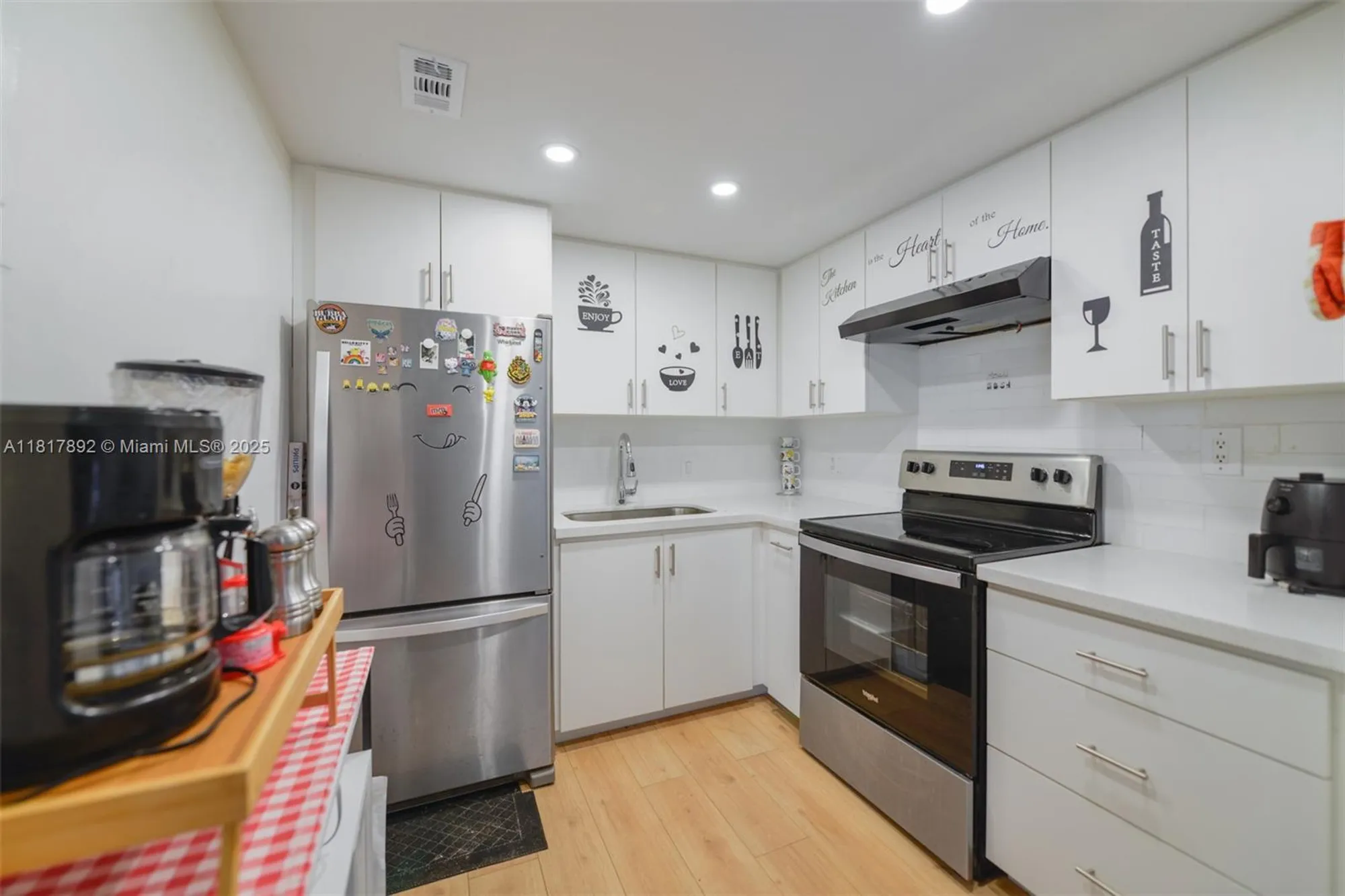Property Slideshow image 14 of 46 | 3071 nw 47th ter 227, Lauderdale Lakes, FL, 33313