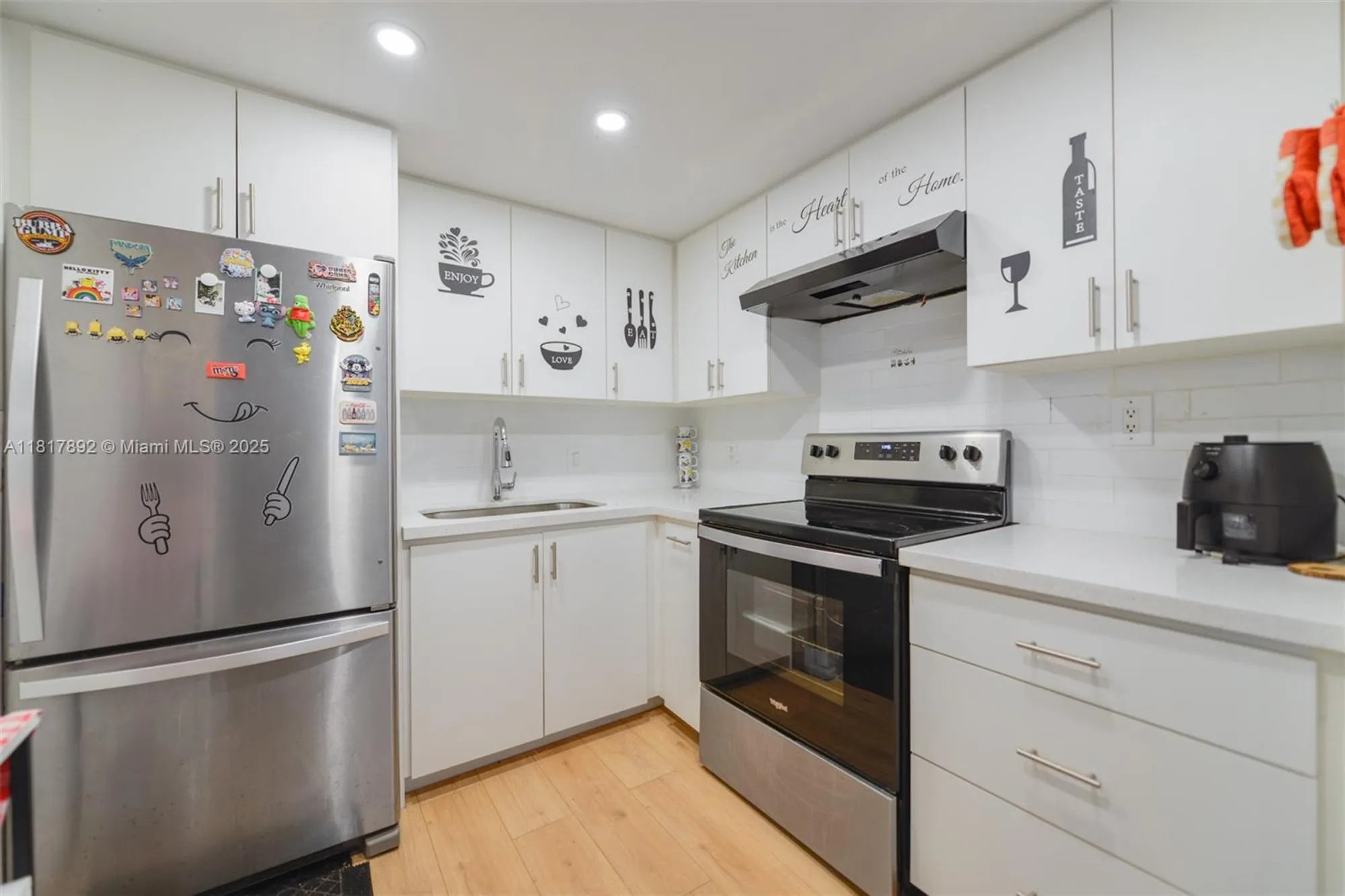 Property Slideshow image 12 of 46 | 3071 nw 47th ter 227, Lauderdale Lakes, FL, 33313