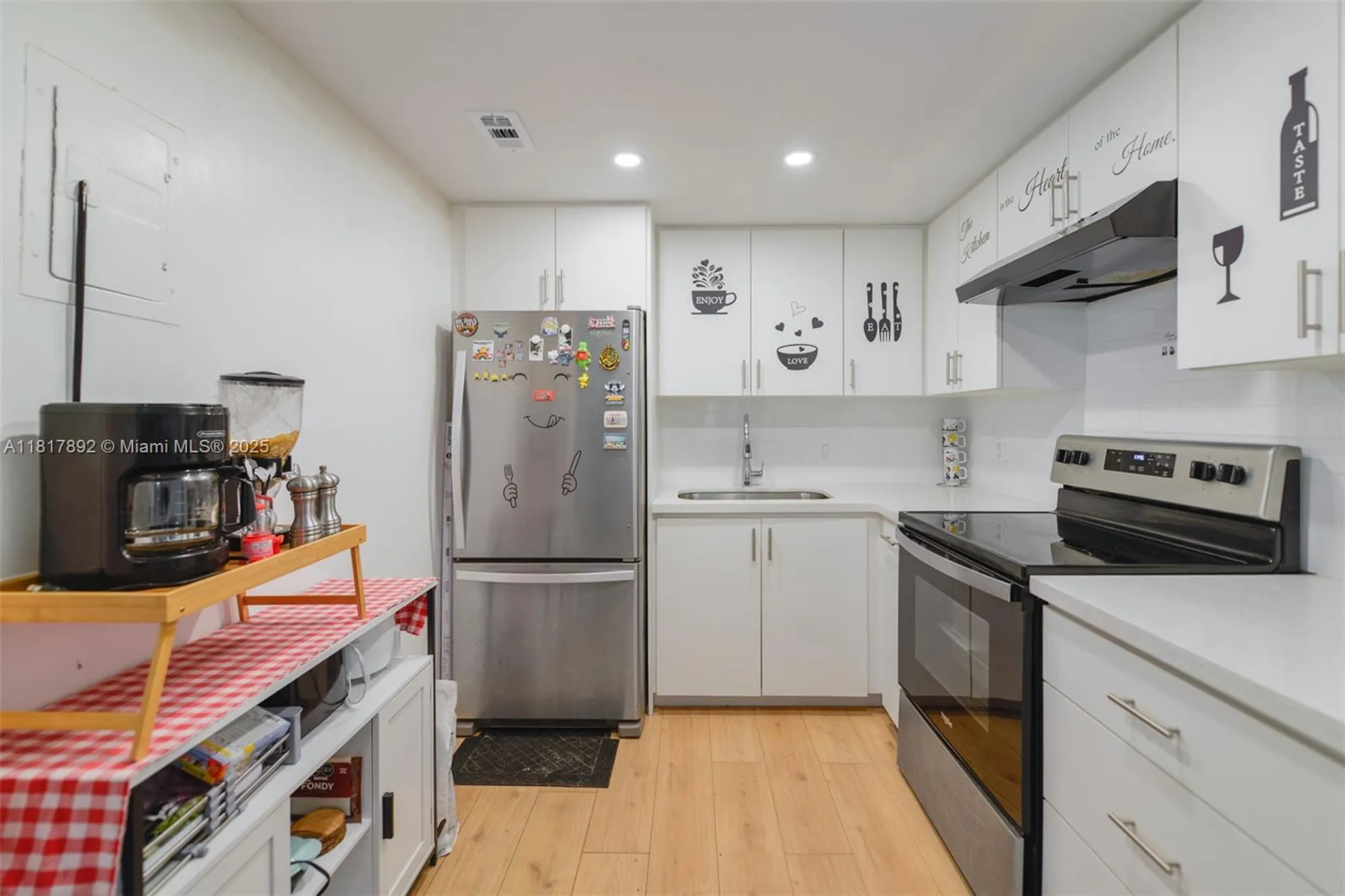 Property Slideshow image 13 of 46 | 3071 nw 47th ter 227, Lauderdale Lakes, FL, 33313