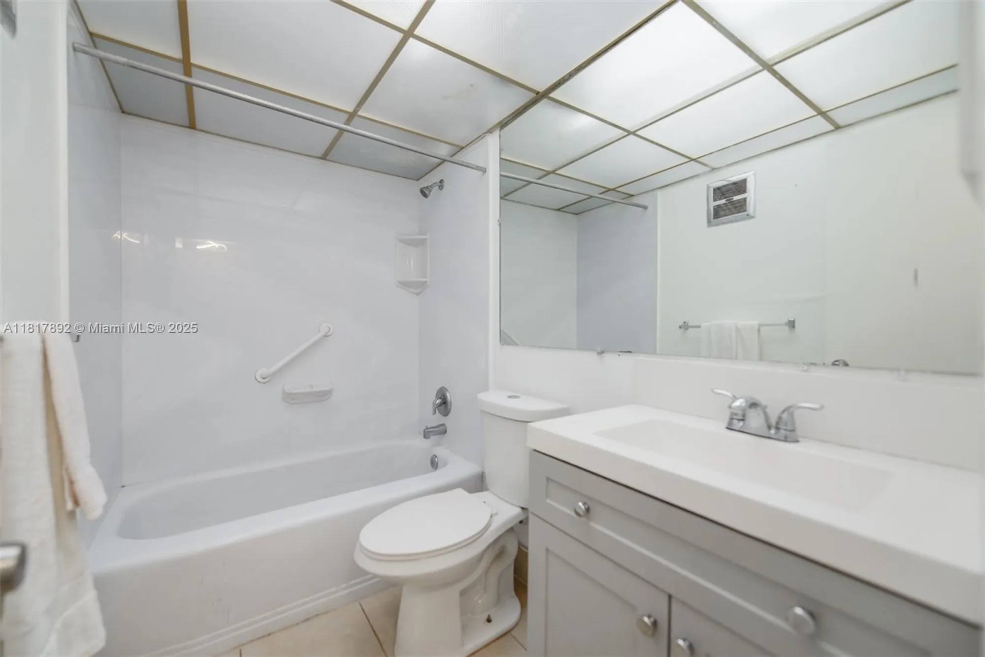 Property Slideshow image 26 of 46 | 3071 nw 47th ter 227, Lauderdale Lakes, FL, 33313