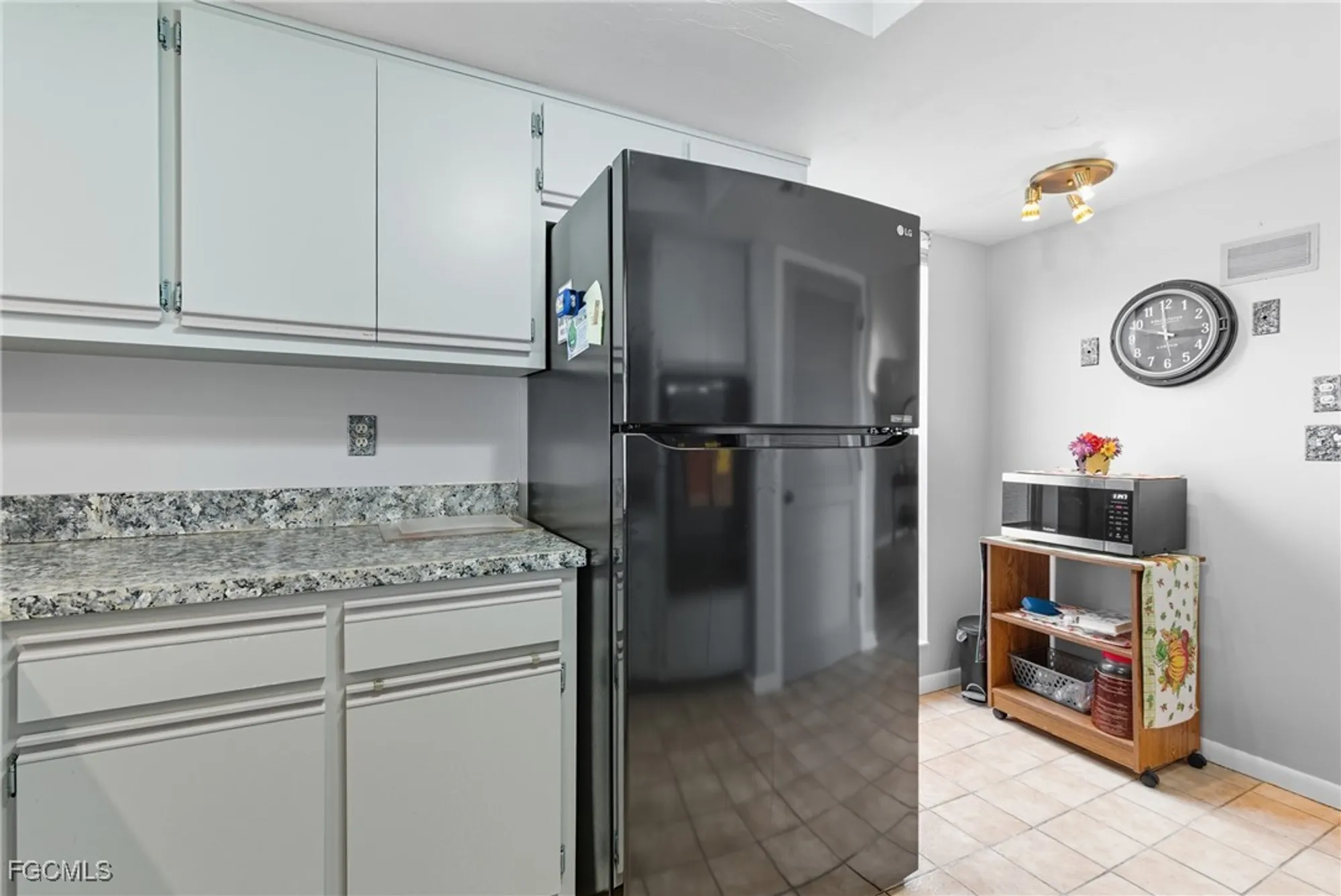 Property Slideshow image 14 of 43 | 9749 maplecrest cir, Lehigh Acres, FL, 33936