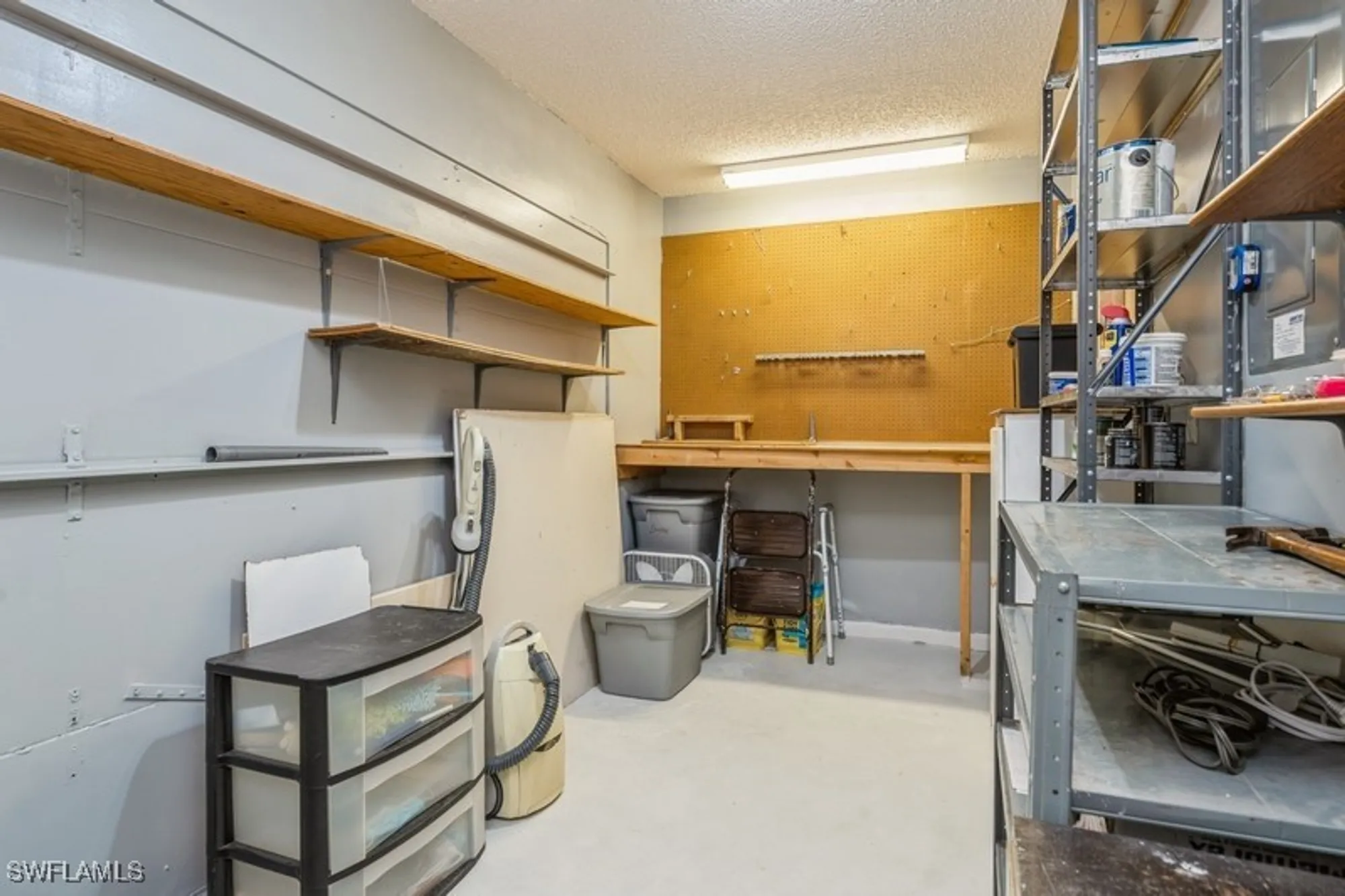 Property Slideshow image 30 of 43 | 9749 maplecrest cir, Lehigh Acres, FL, 33936