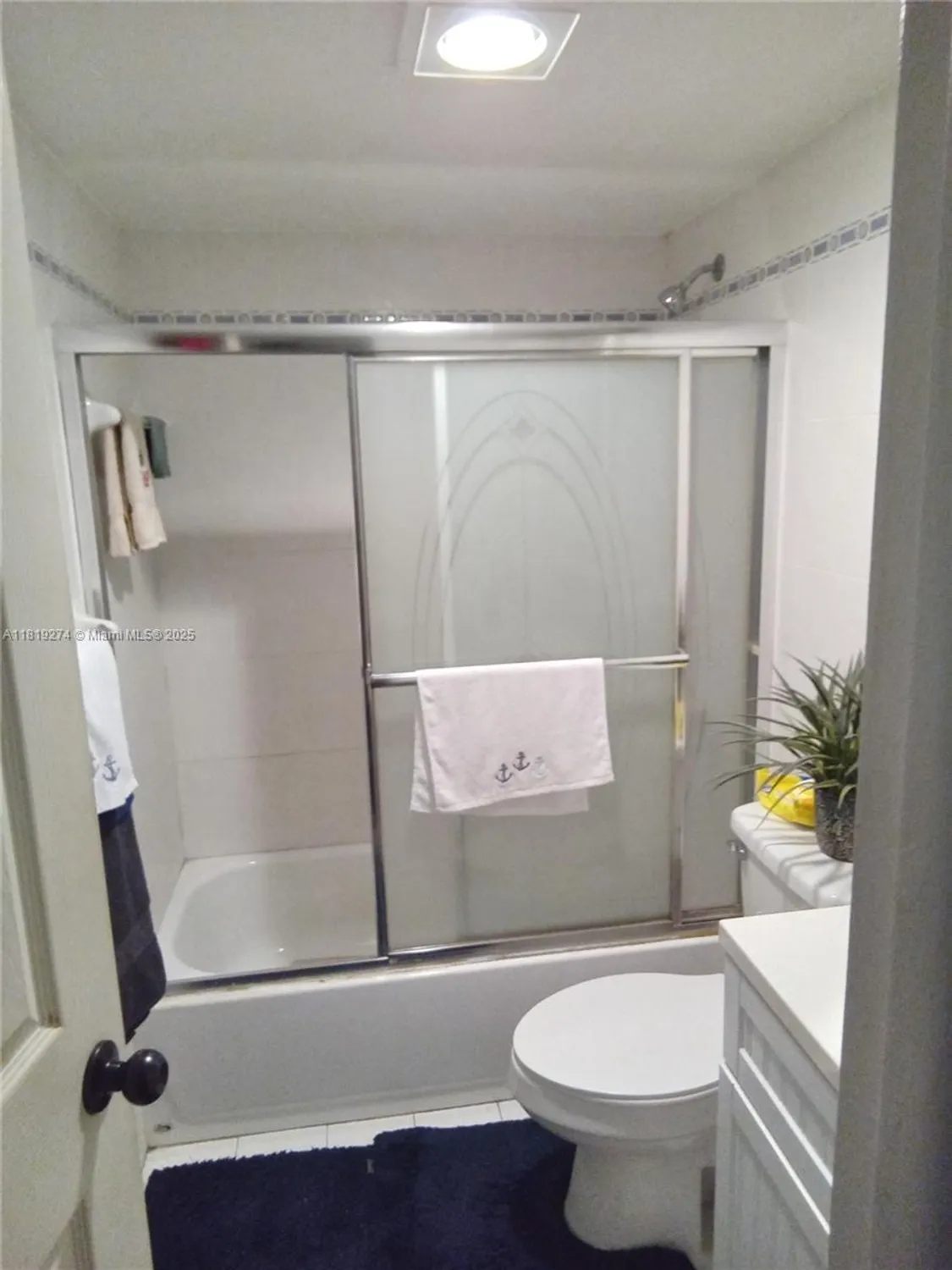 Property Slideshow image 16 of 33 | 1000 saint charles pl l2, Pembroke Pines, FL, 33026