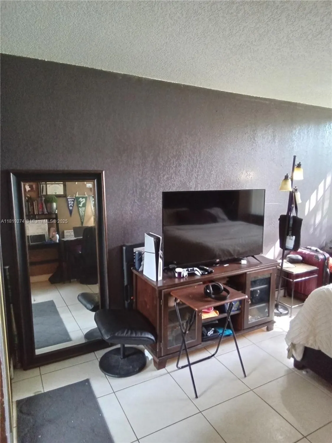 Property Slideshow image 18 of 33 | 1000 saint charles pl l2, Pembroke Pines, FL, 33026