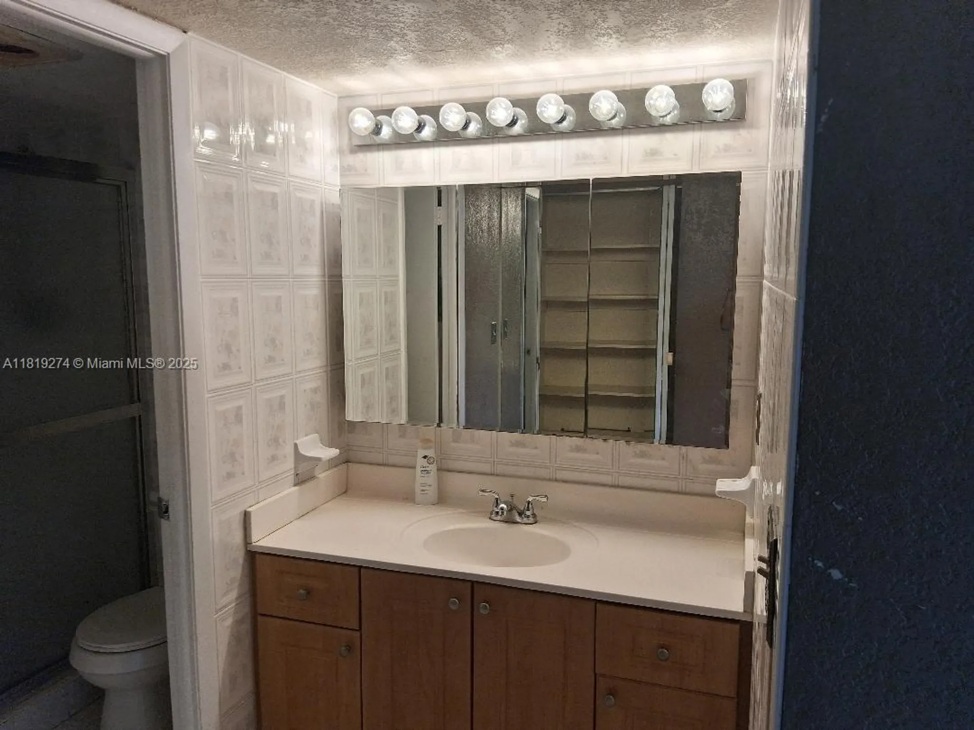 Property Slideshow image 27 of 33 | 1000 saint charles pl l2, Pembroke Pines, FL, 33026