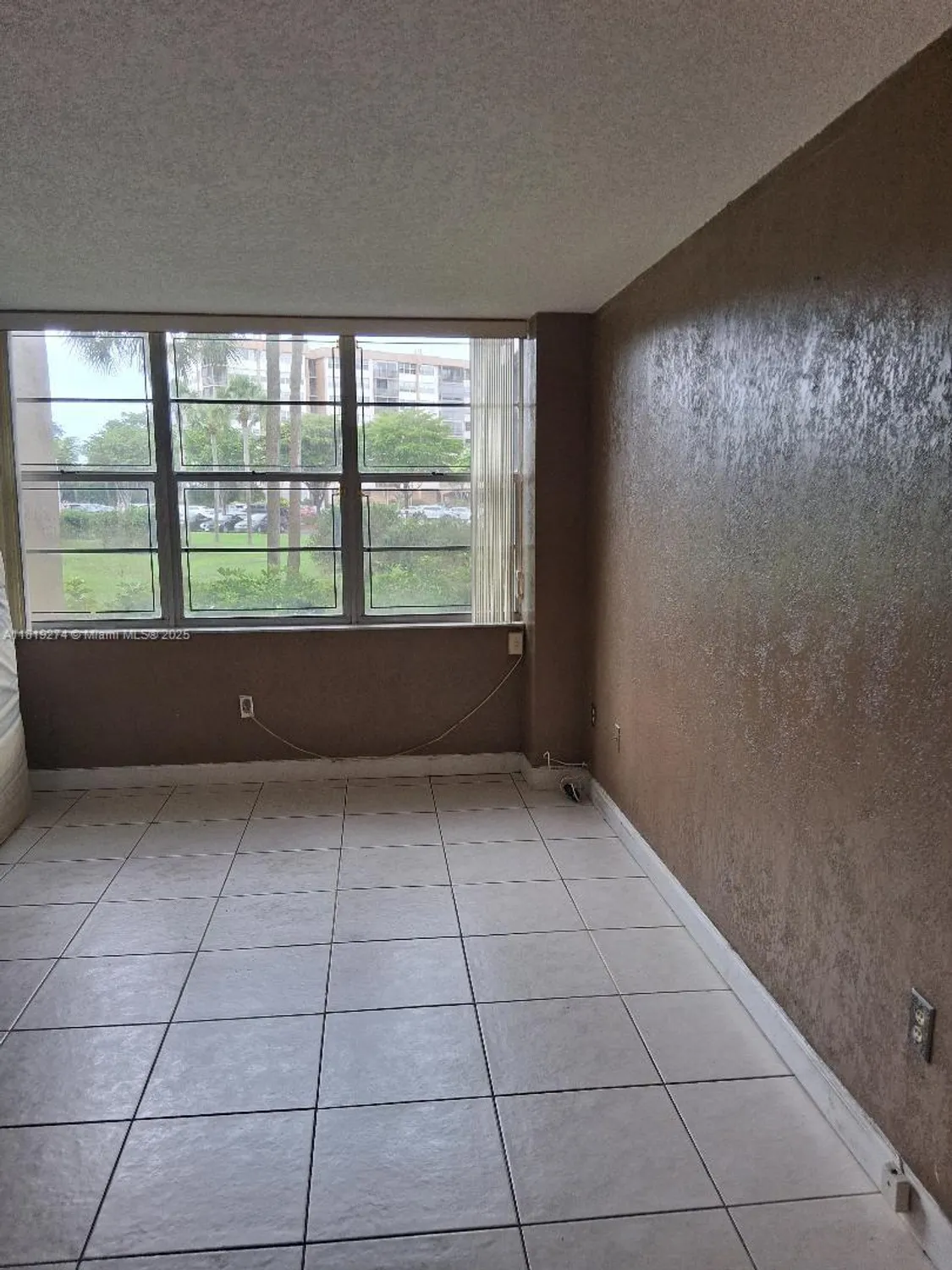 Property Slideshow image 20 of 33 | 1000 saint charles pl l2, Pembroke Pines, FL, 33026