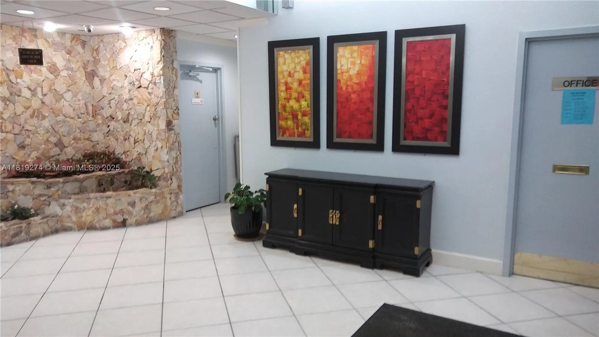 Property Slideshow image 5 of 33 | 1000 saint charles pl l2, Pembroke Pines, FL, 33026