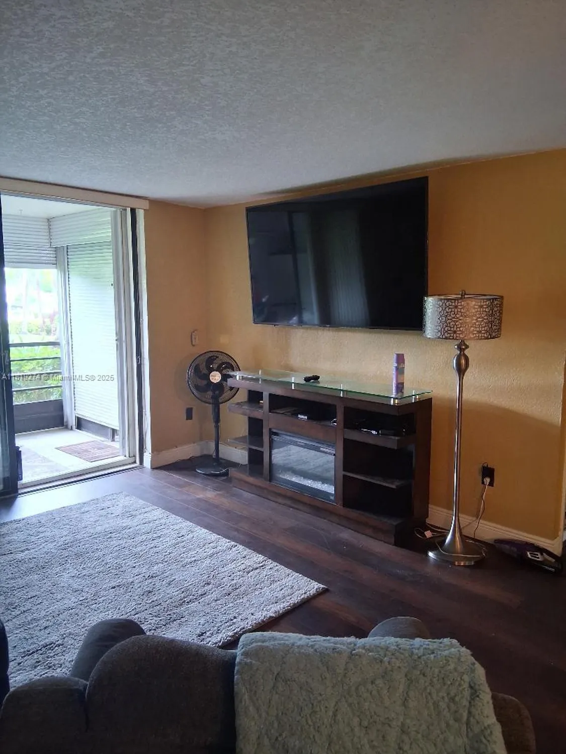 Property Slideshow image 8 of 33 | 1000 saint charles pl l2, Pembroke Pines, FL, 33026