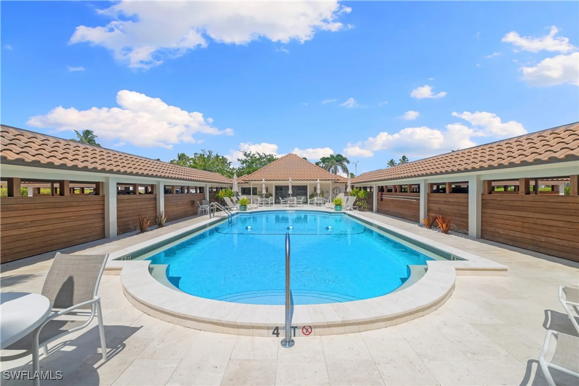 Property Slideshow image 17 of 19 | 2600 gulf shore blvd 54, Naples, FL, 34103