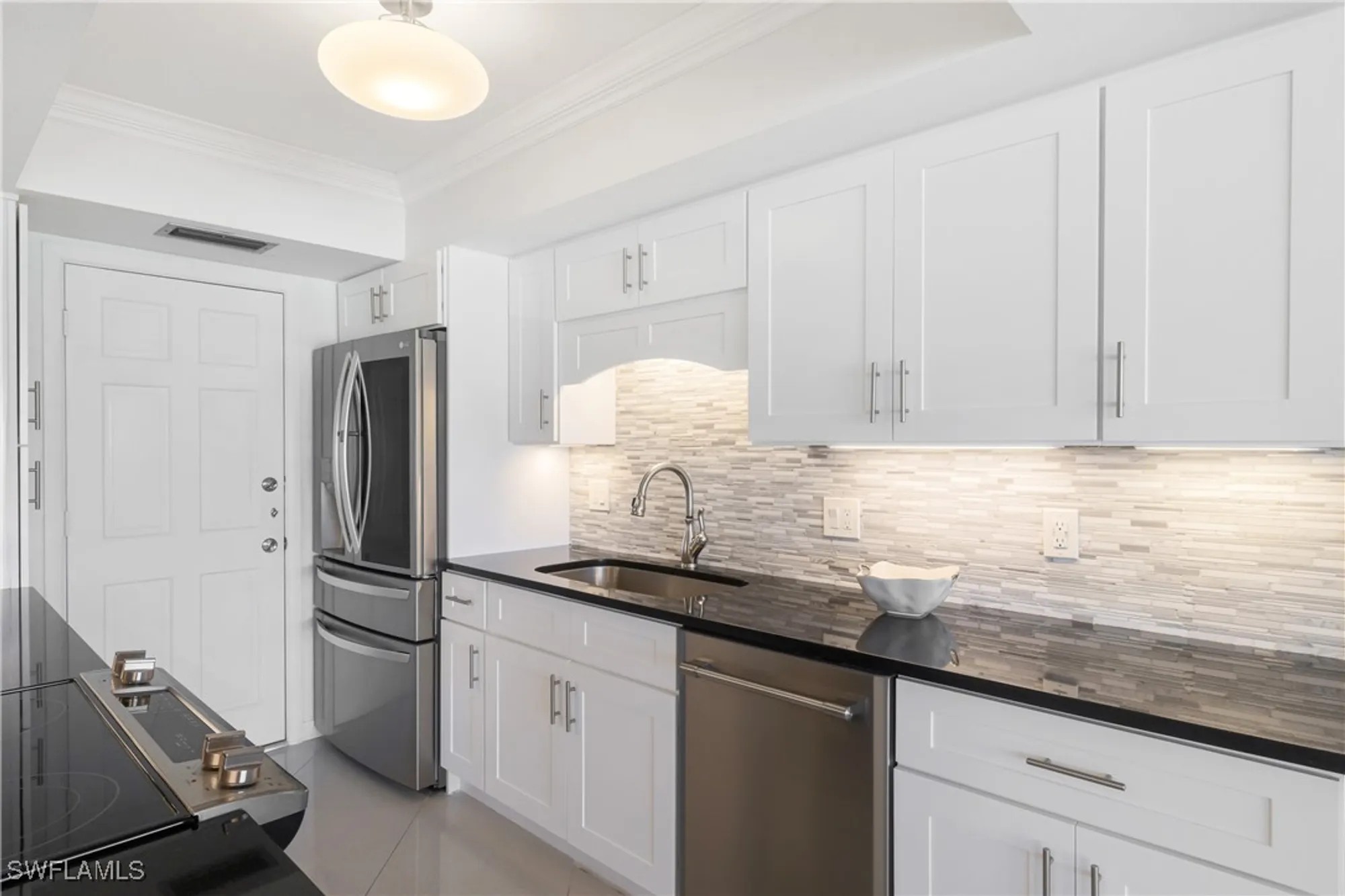 Property Slideshow image 12 of 19 | 2600 gulf shore blvd 54, Naples, FL, 34103