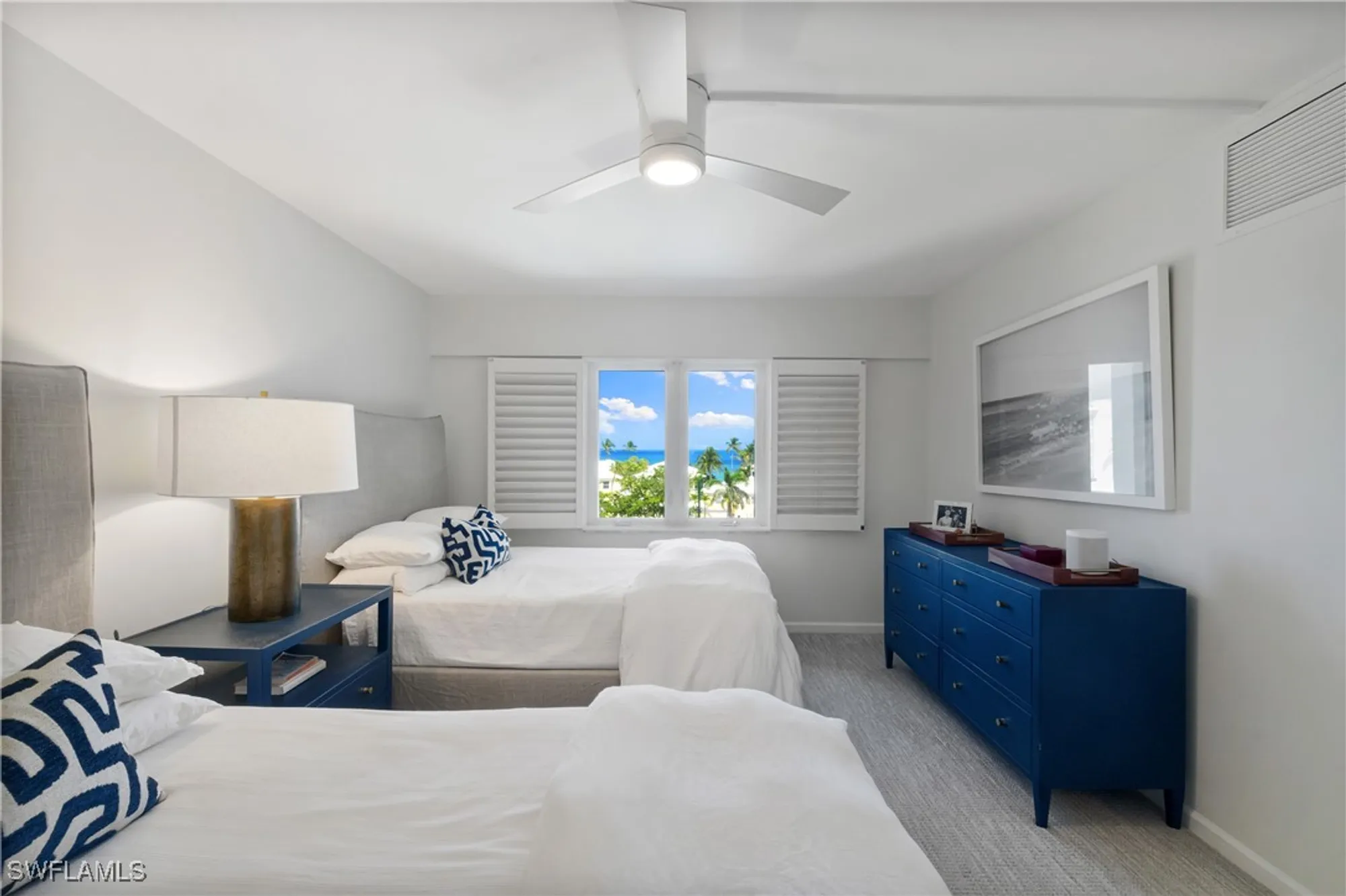 Property Slideshow image 13 of 19 | 2600 gulf shore blvd 54, Naples, FL, 34103