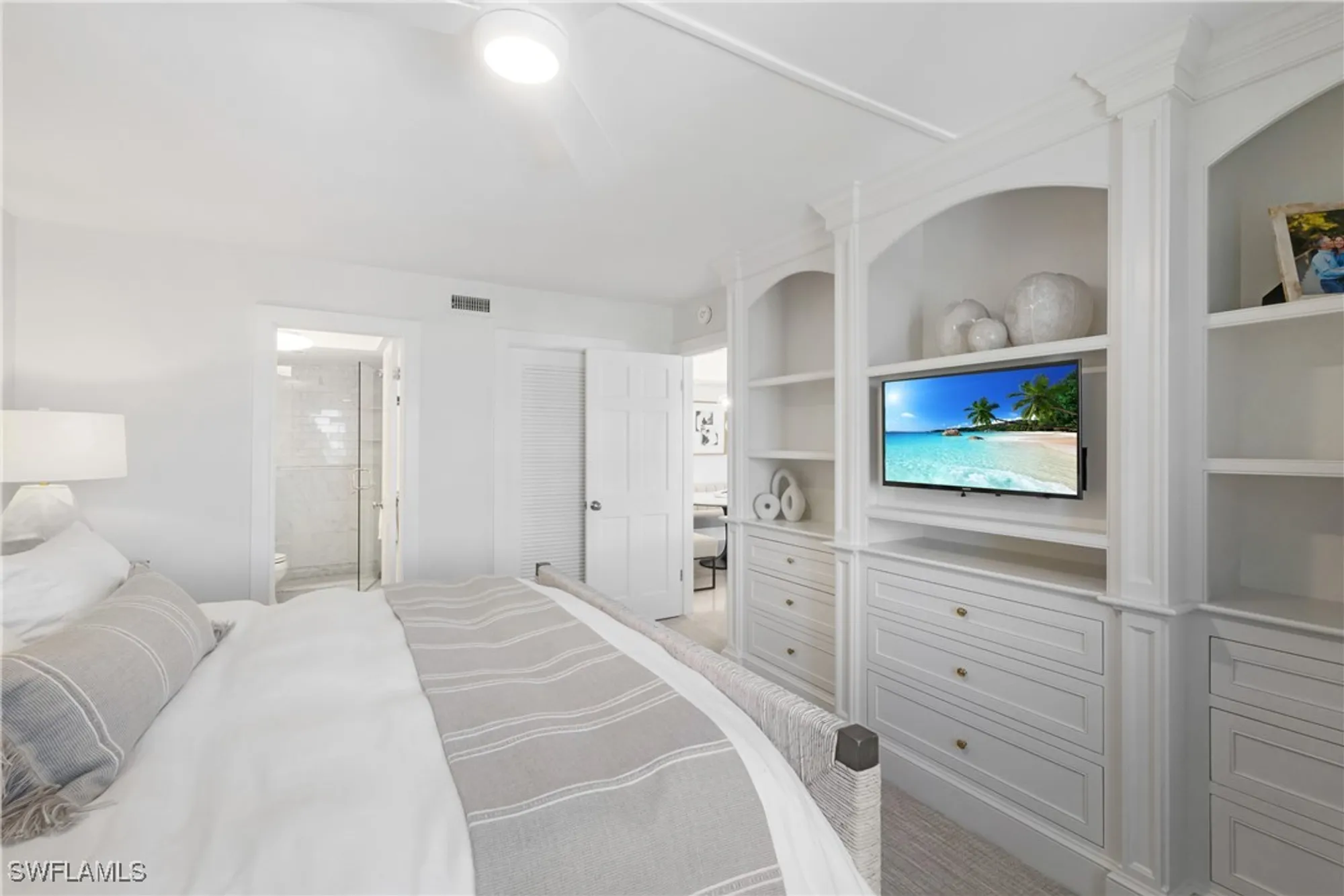 Property Slideshow image 8 of 19 | 2600 gulf shore blvd 54, Naples, FL, 34103