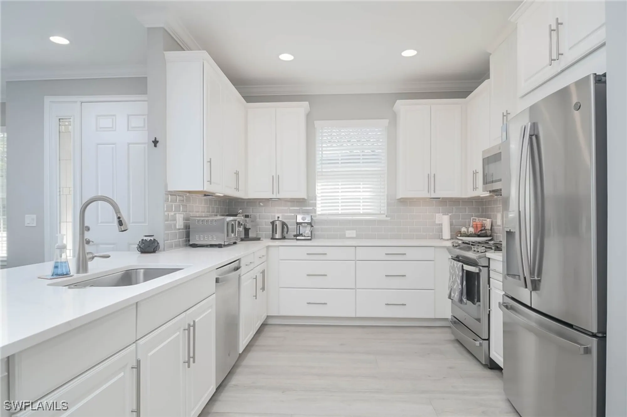 Property Slideshow image 10 of 40 | 8013 calle canovas ct, Naples, FL, 34114